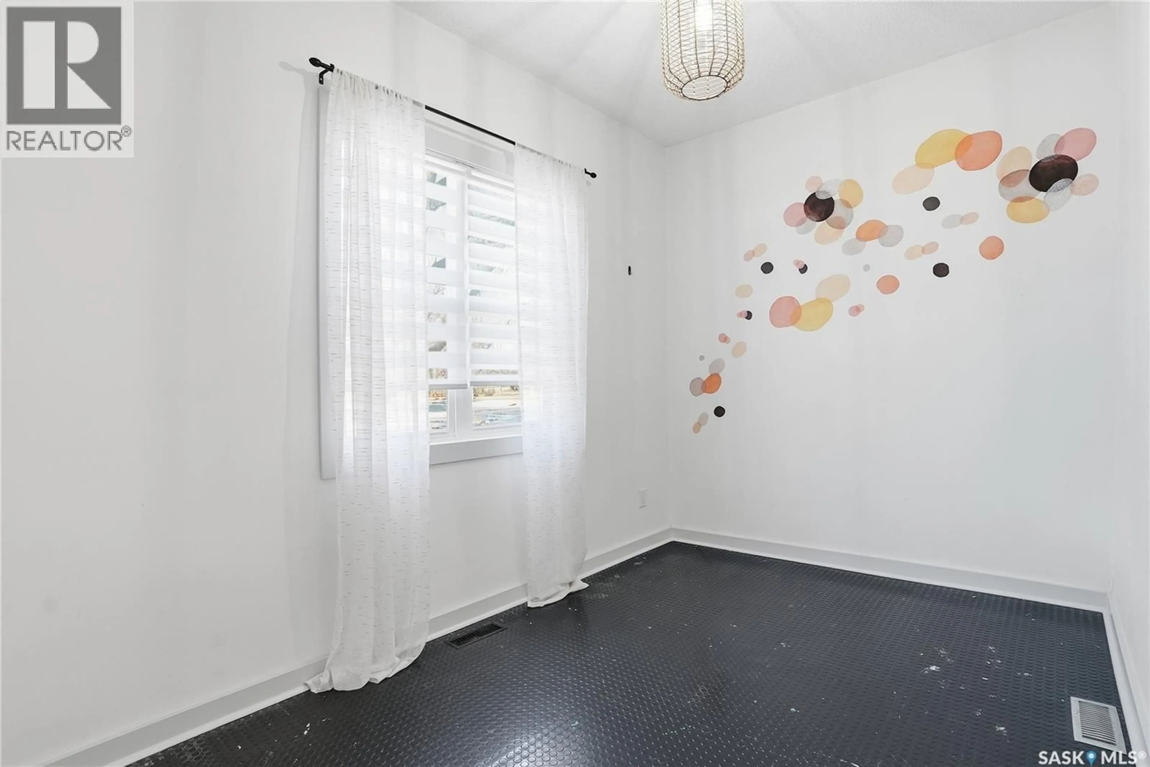 A pic of a room for 830 D AVENUE, Saskatoon Saskatchewan S7L1N2