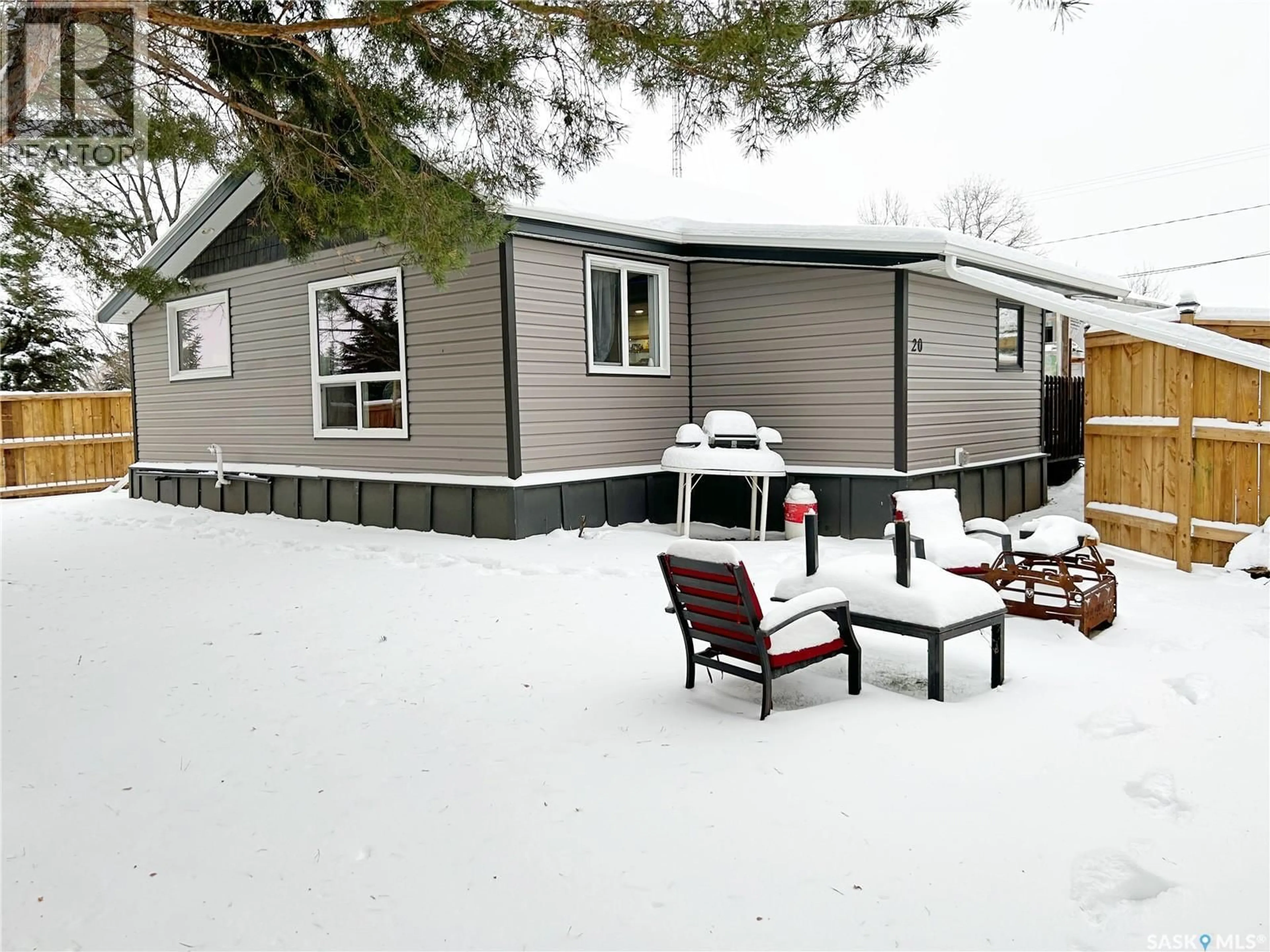 Home with vinyl exterior material, unknown for 20 SECOND AVENUE, Aylsham Saskatchewan S0E0C0