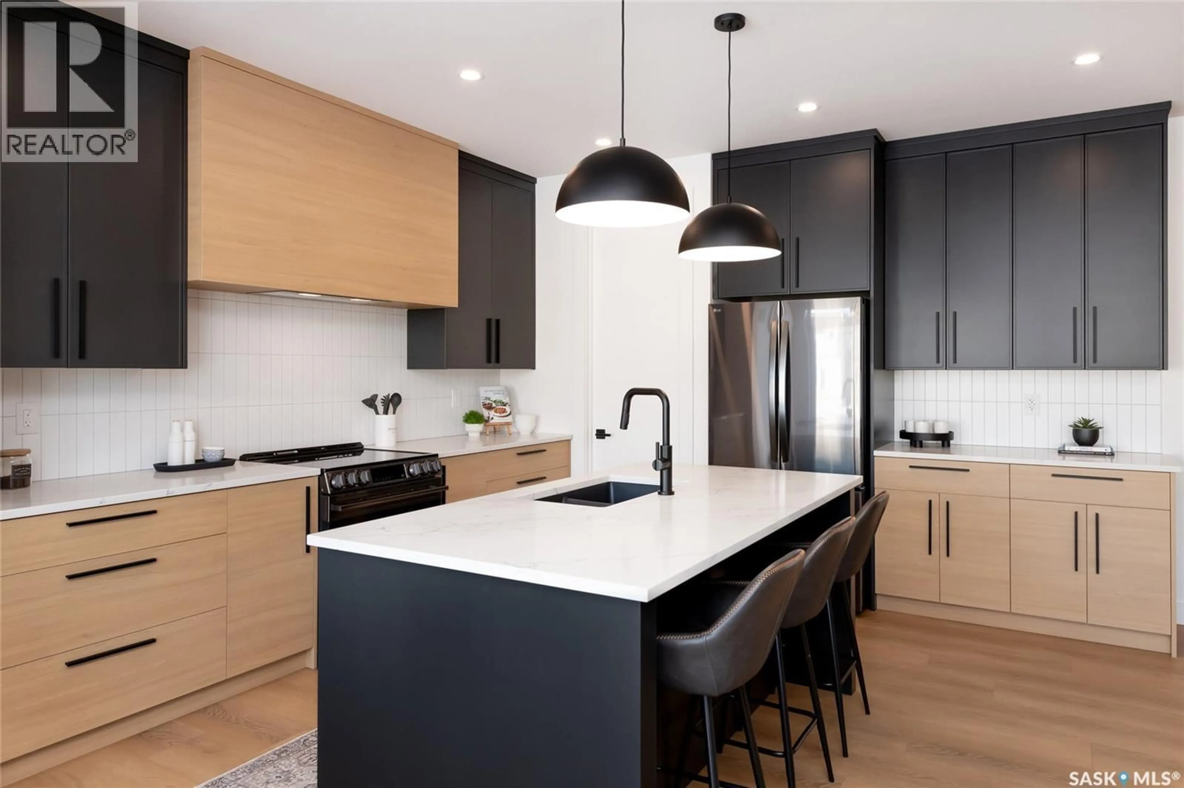 Contemporary kitchen, unknown for 143 COCKROFT MANOR, Saskatoon Saskatchewan S7V1Y4