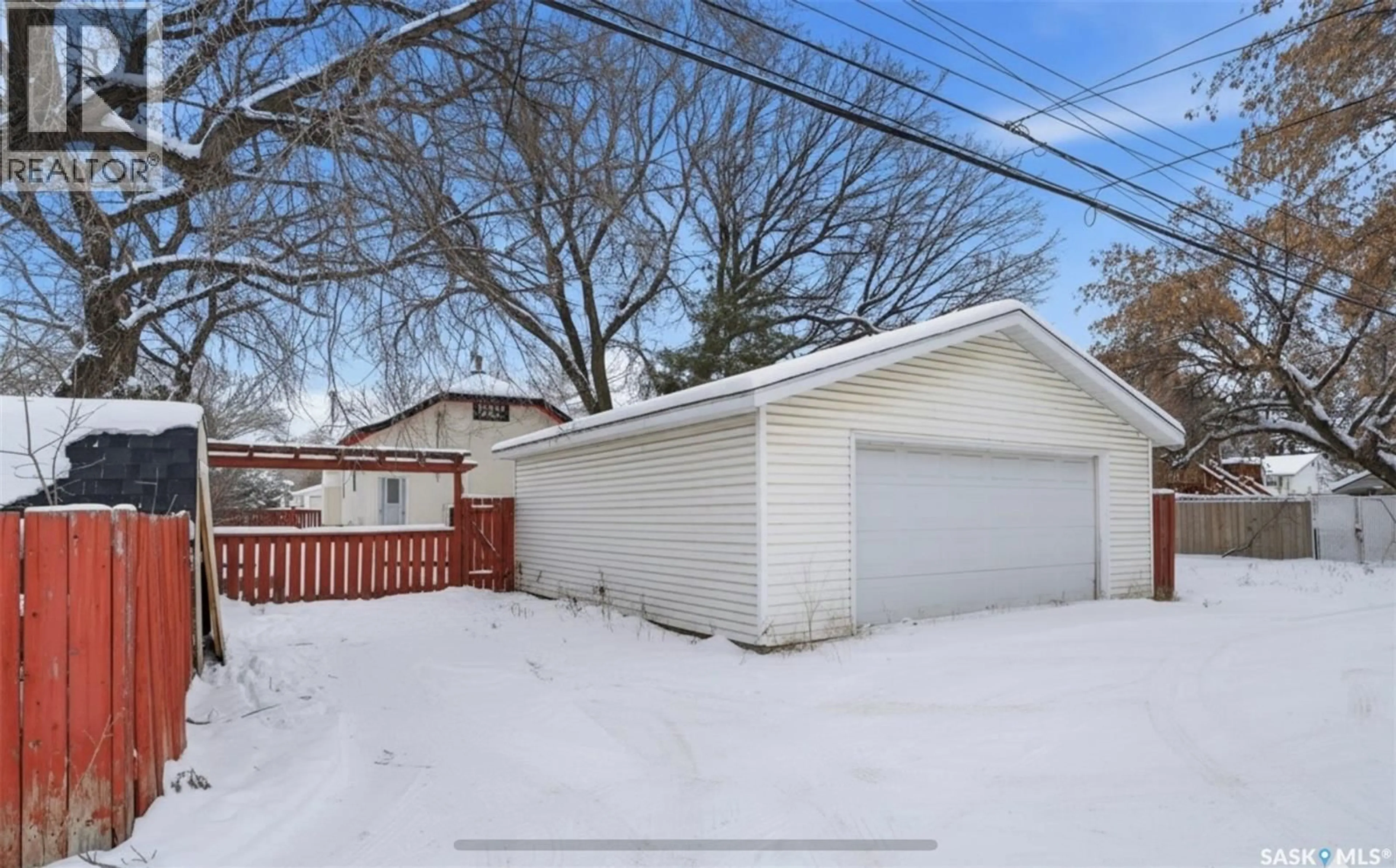 Shed for 1709 E AVENUE N, Saskatoon Saskatchewan S7L1V3