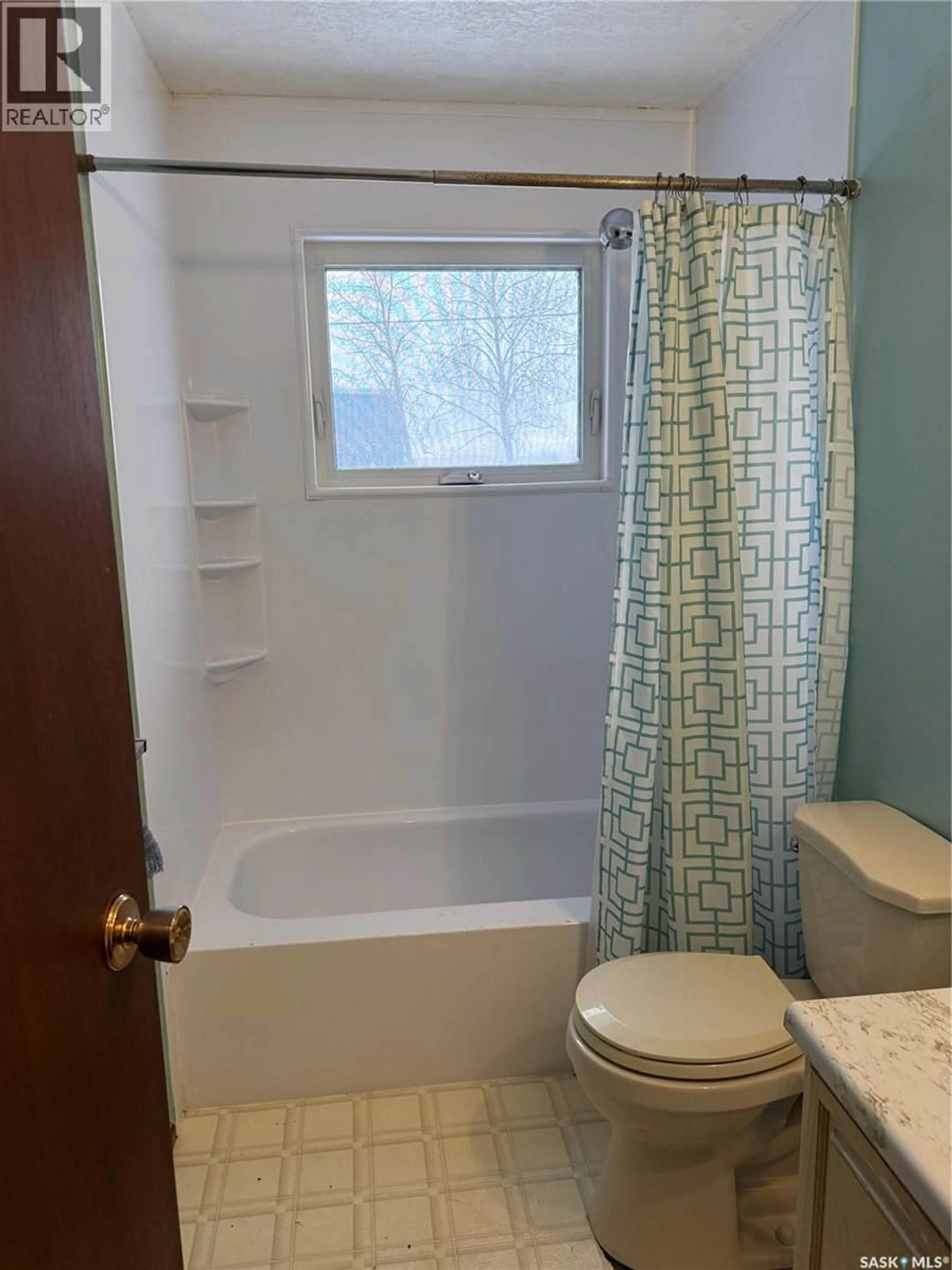 Standard bathroom, unknown for 51 SHELLEY DRIVE, Southey Saskatchewan S0G4P0