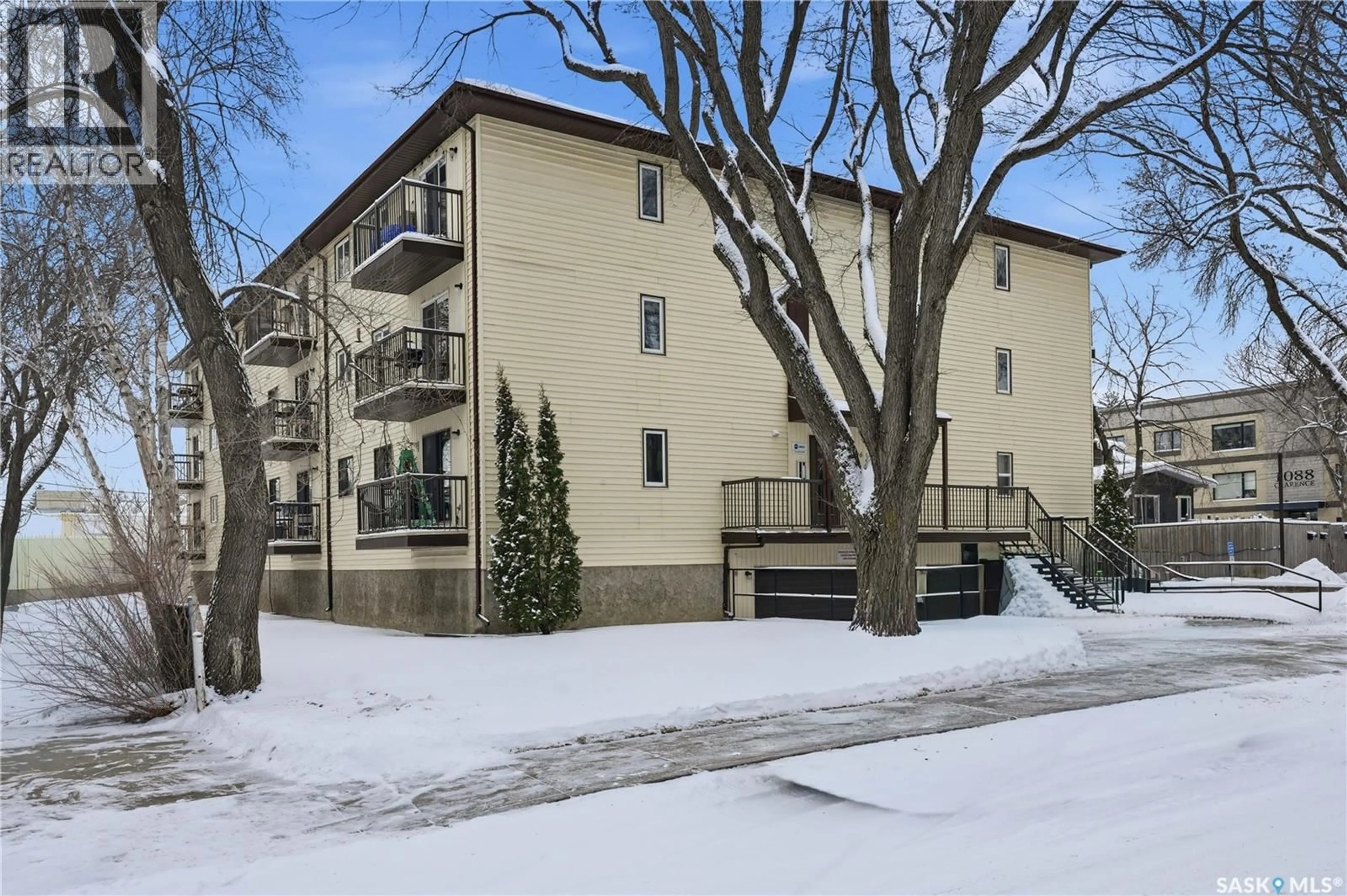 Patio, street for 205 - 1006 9TH STREET, Saskatoon Saskatchewan S7H0N2