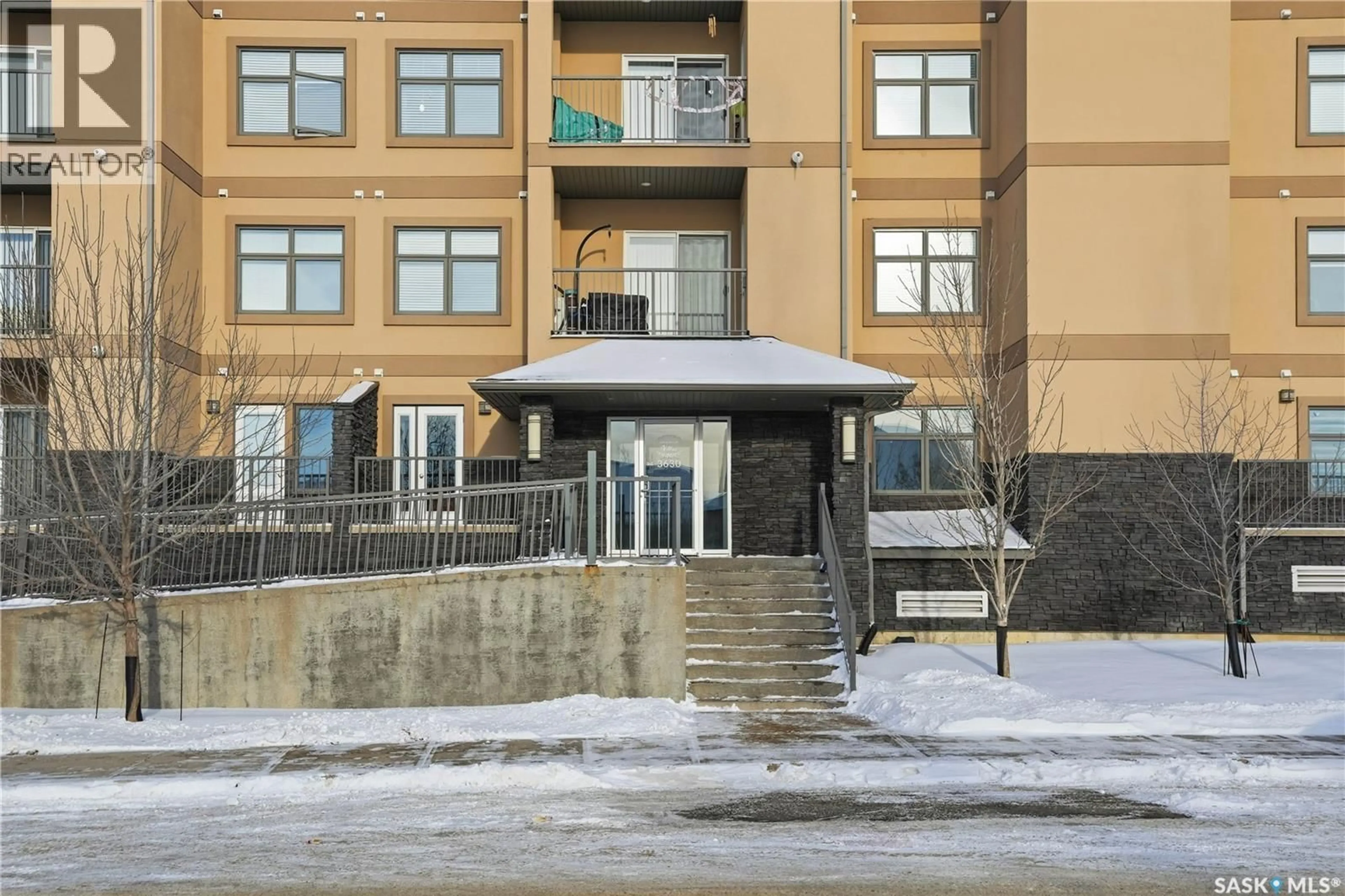 Indoor foyer for 306 - 3630 HAUGHTON ROAD, Regina Saskatchewan S4V1P1