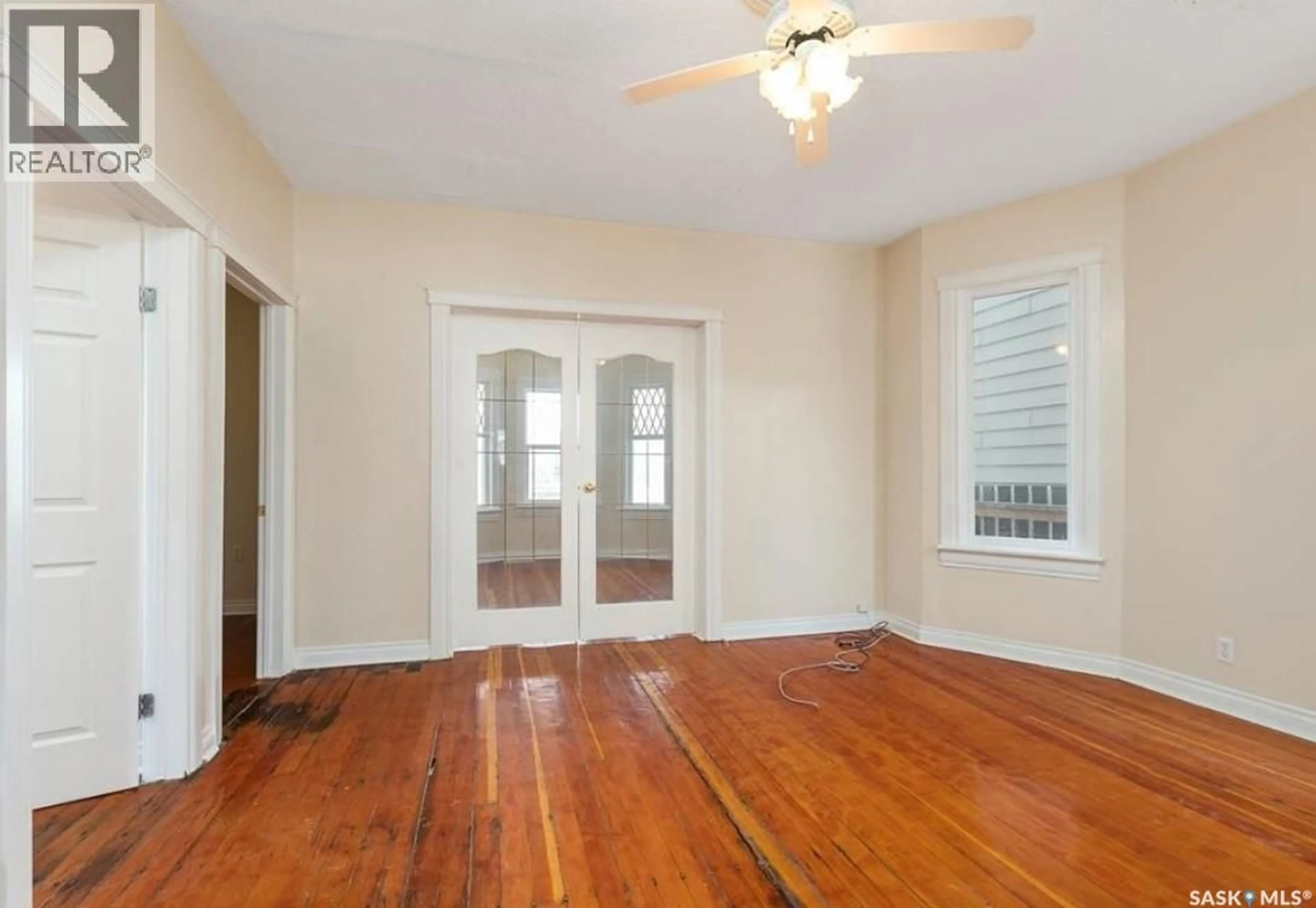 A pic of a room for 217 H AVENUE, Saskatoon Saskatchewan S7M1W1