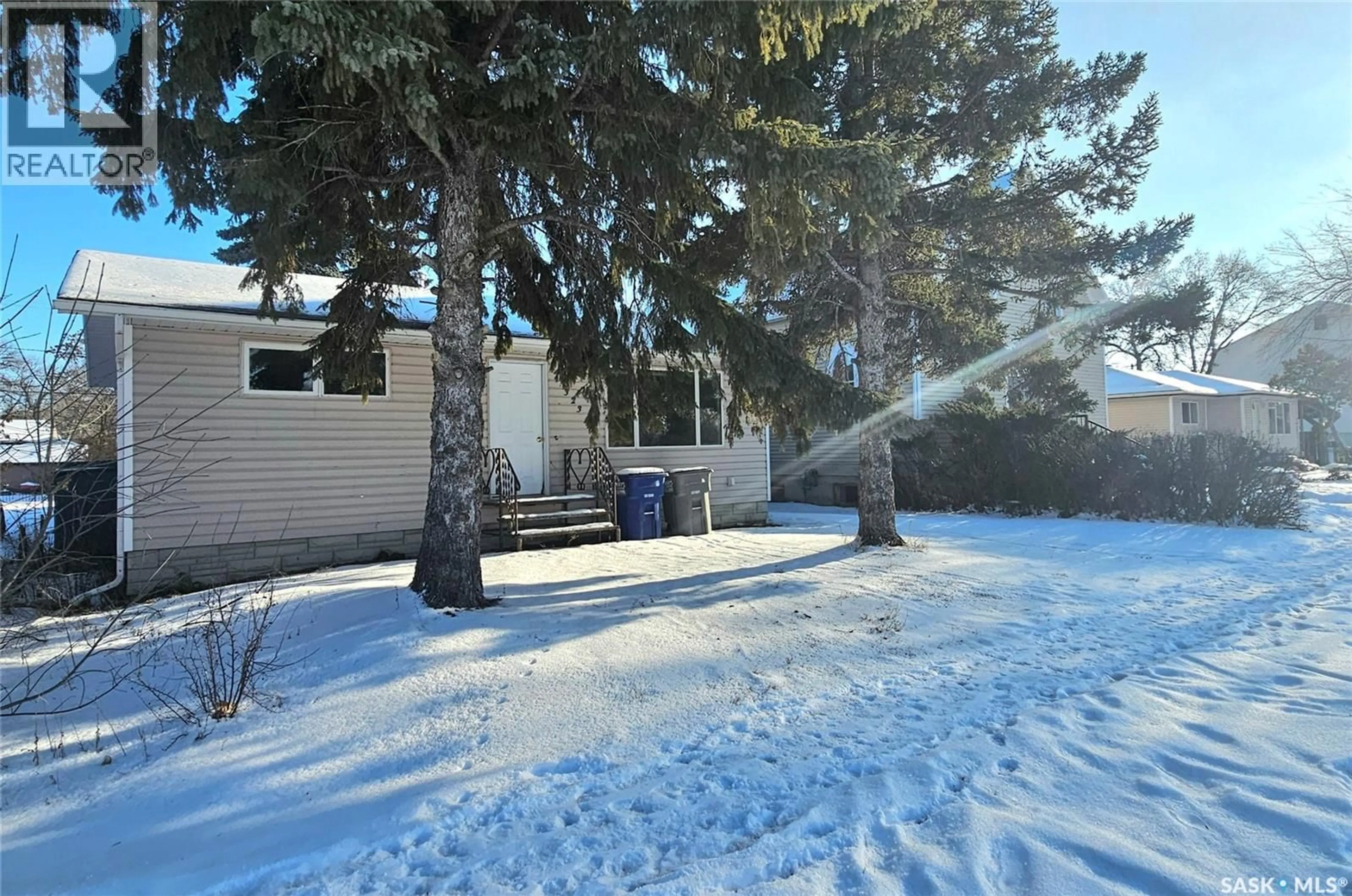 Patio, unknown for 323 THOMPSON STREET, Herbert Saskatchewan S0H2A0