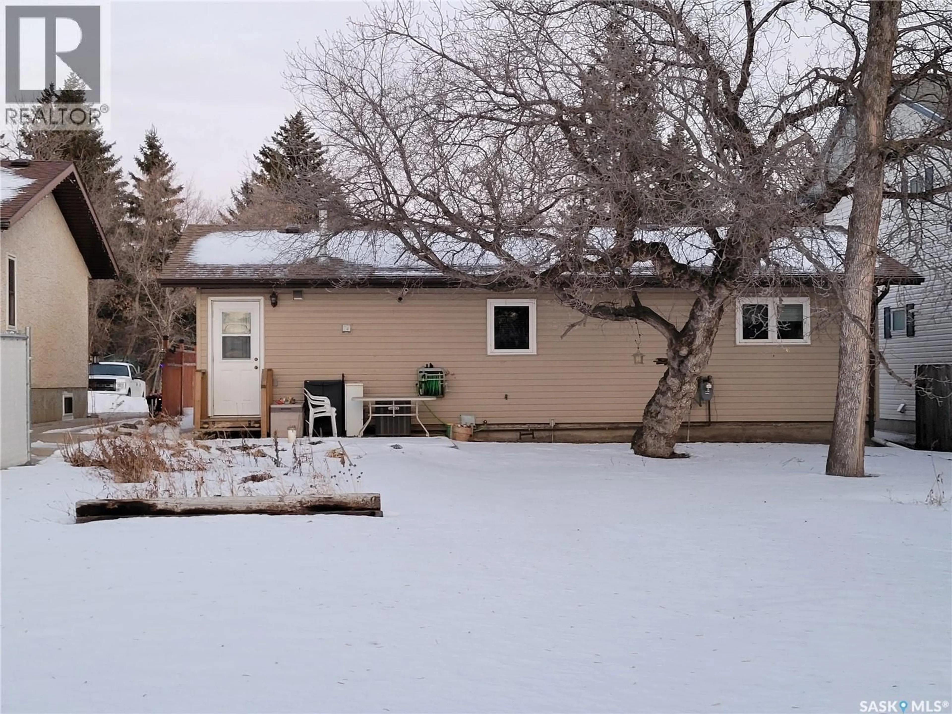 A pic from outside/outdoor area/front of a property/back of a property/a pic from drone, street for 26 ELM STREET, Katepwa Beach Saskatchewan S0G2Y0