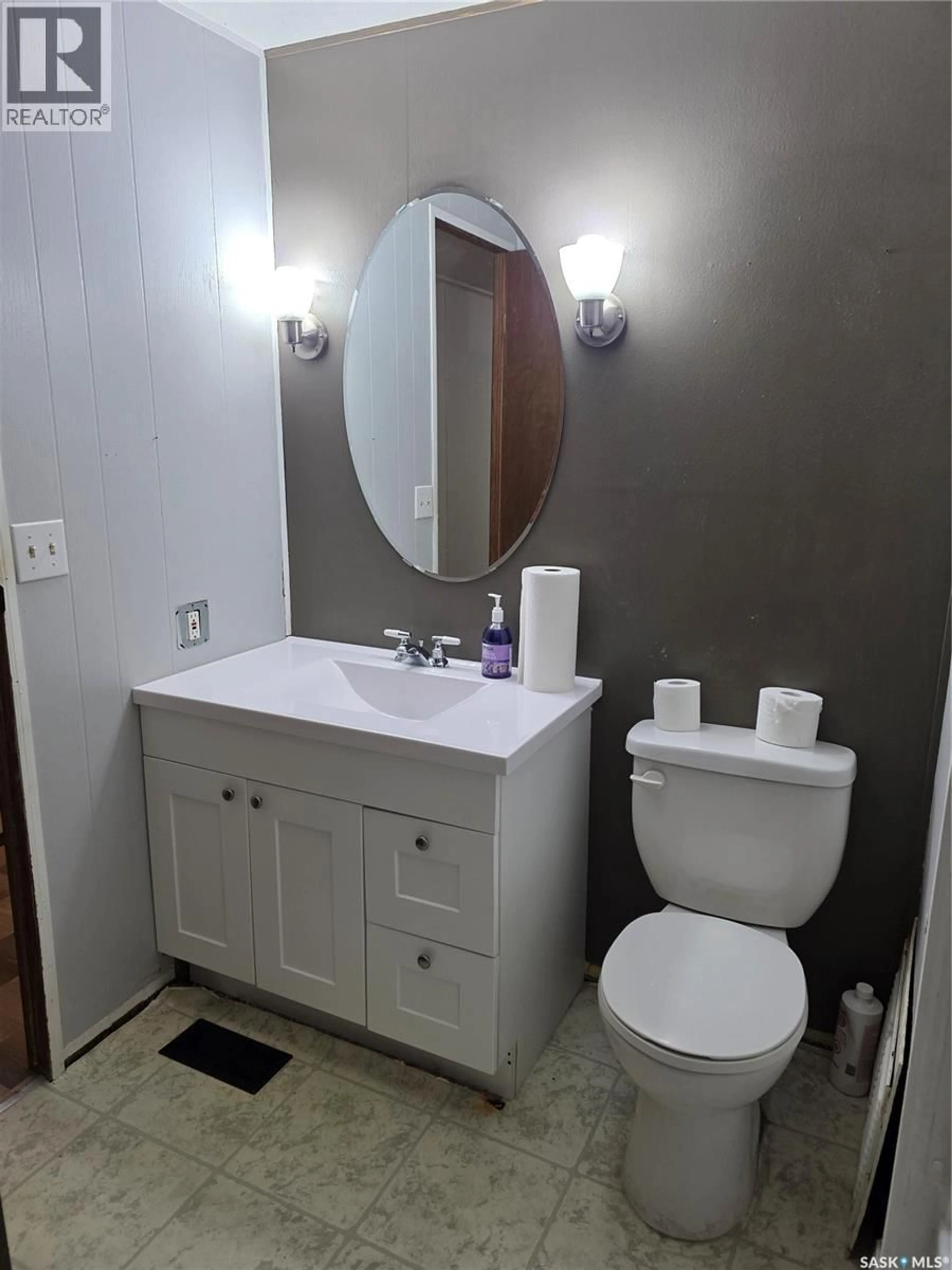 Standard bathroom, ceramic/tile floor for 302 1ST AVENUE, Beechy Saskatchewan S0L0C0