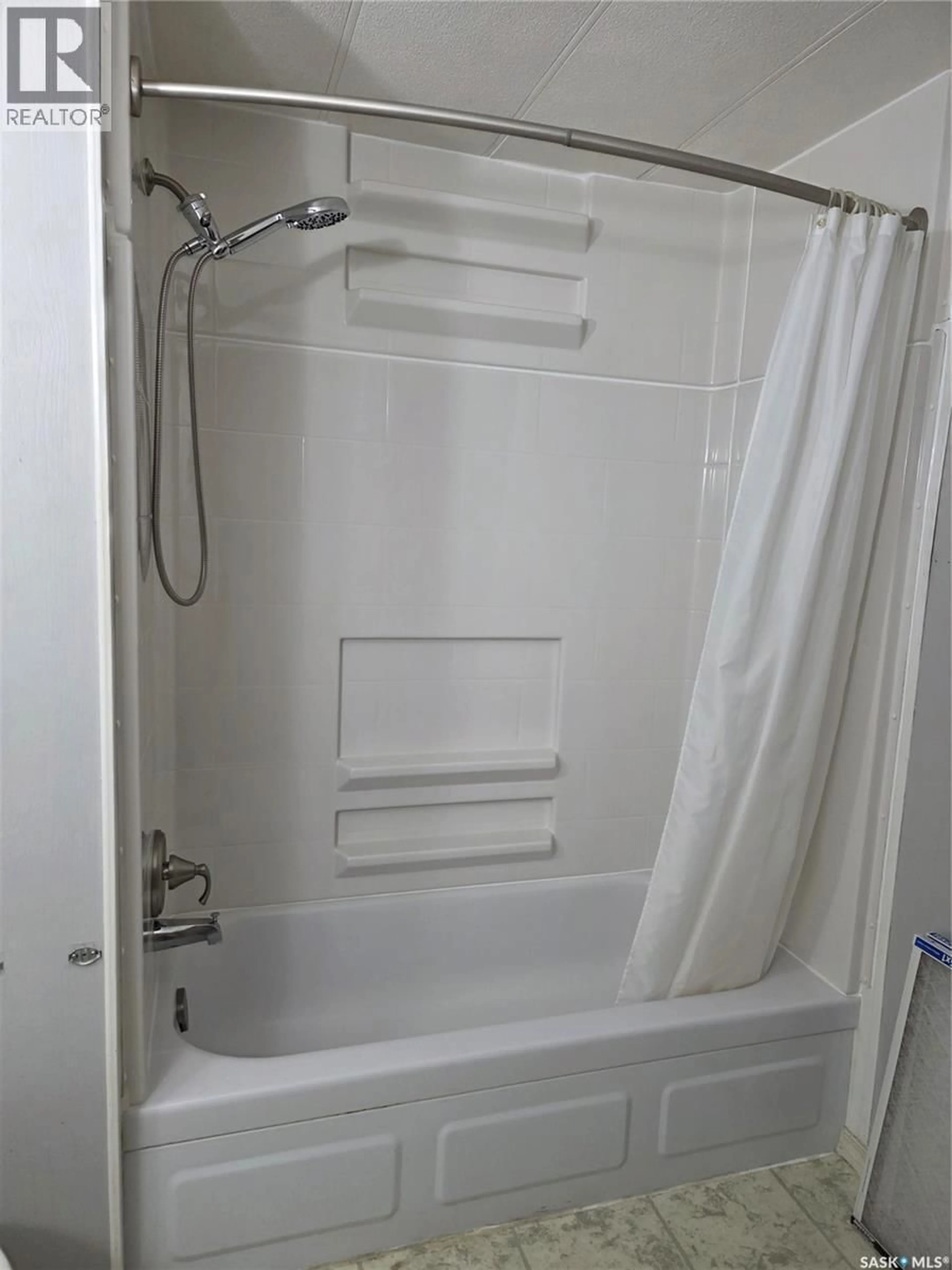 Standard bathroom, unknown for 302 1ST AVENUE, Beechy Saskatchewan S0L0C0