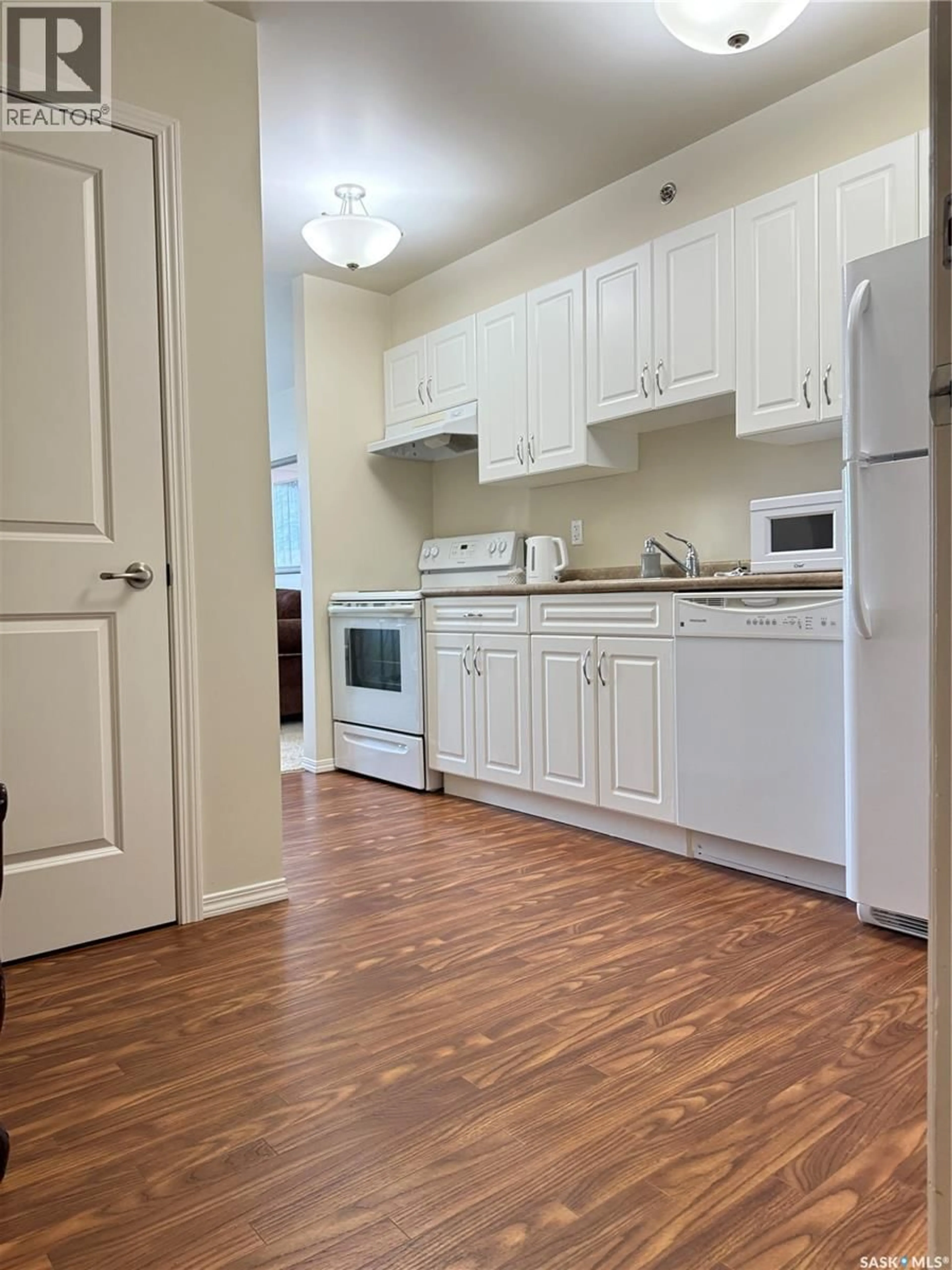 Standard kitchen, unknown for E - 423 680 7TH AVENUE, Melville Saskatchewan S0A2P0