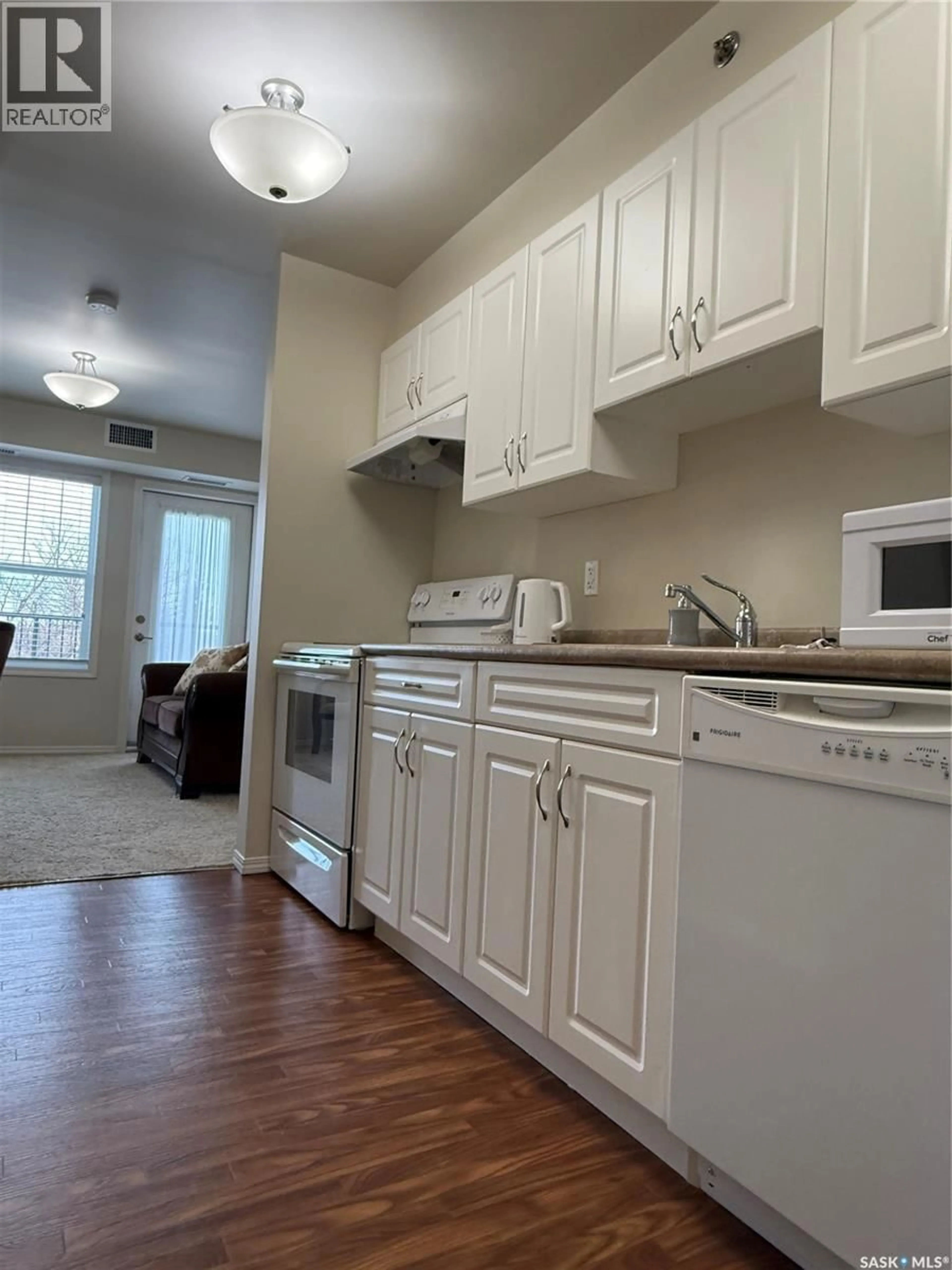 Standard kitchen, unknown for E - 423 680 7TH AVENUE, Melville Saskatchewan S0A2P0