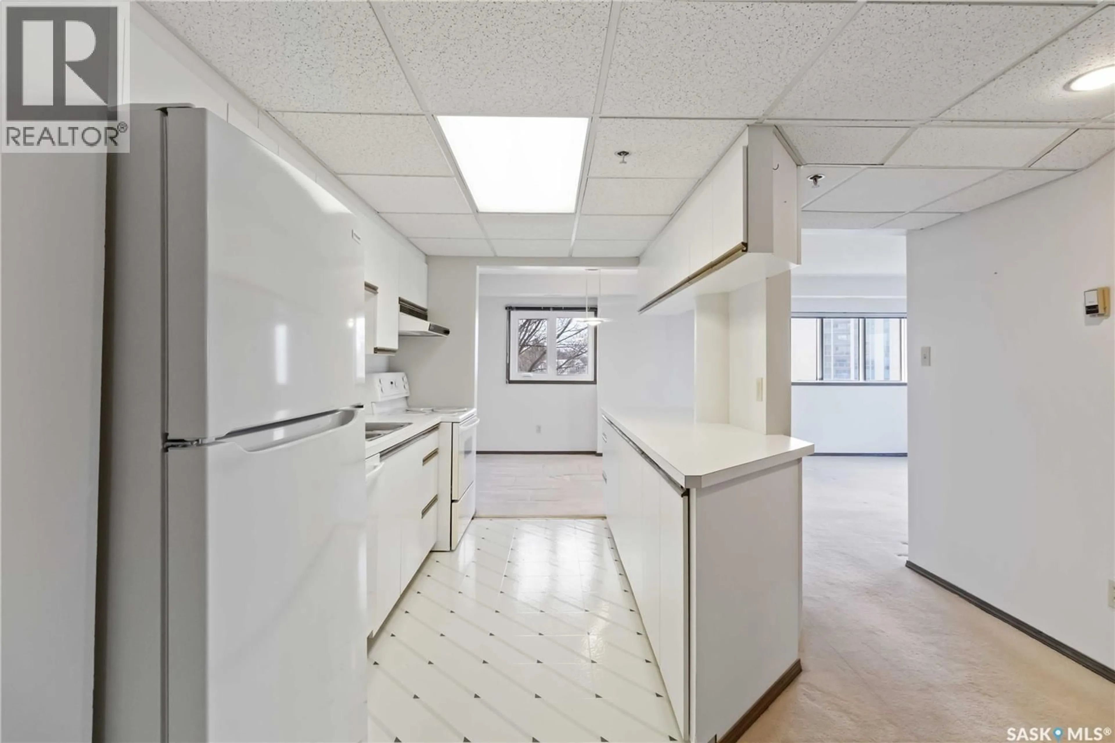 Standard kitchen, ceramic/tile floor for 611 - 301 UNIVERSITY DRIVE, Saskatoon Saskatchewan S7N3Z1