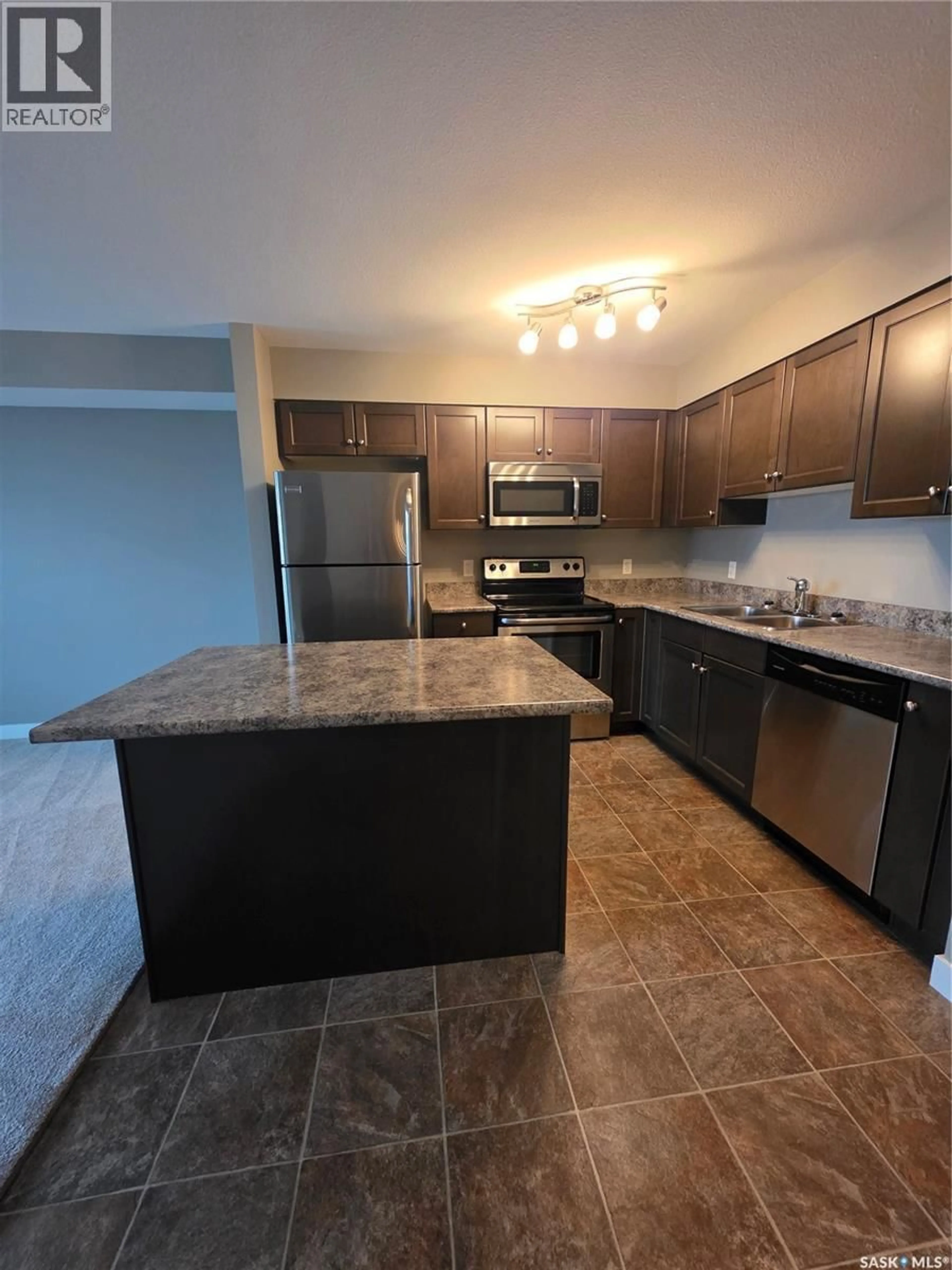 Standard kitchen, unknown for 103 - 2141 LARTER ROAD, Estevan Saskatchewan S4A2Y5