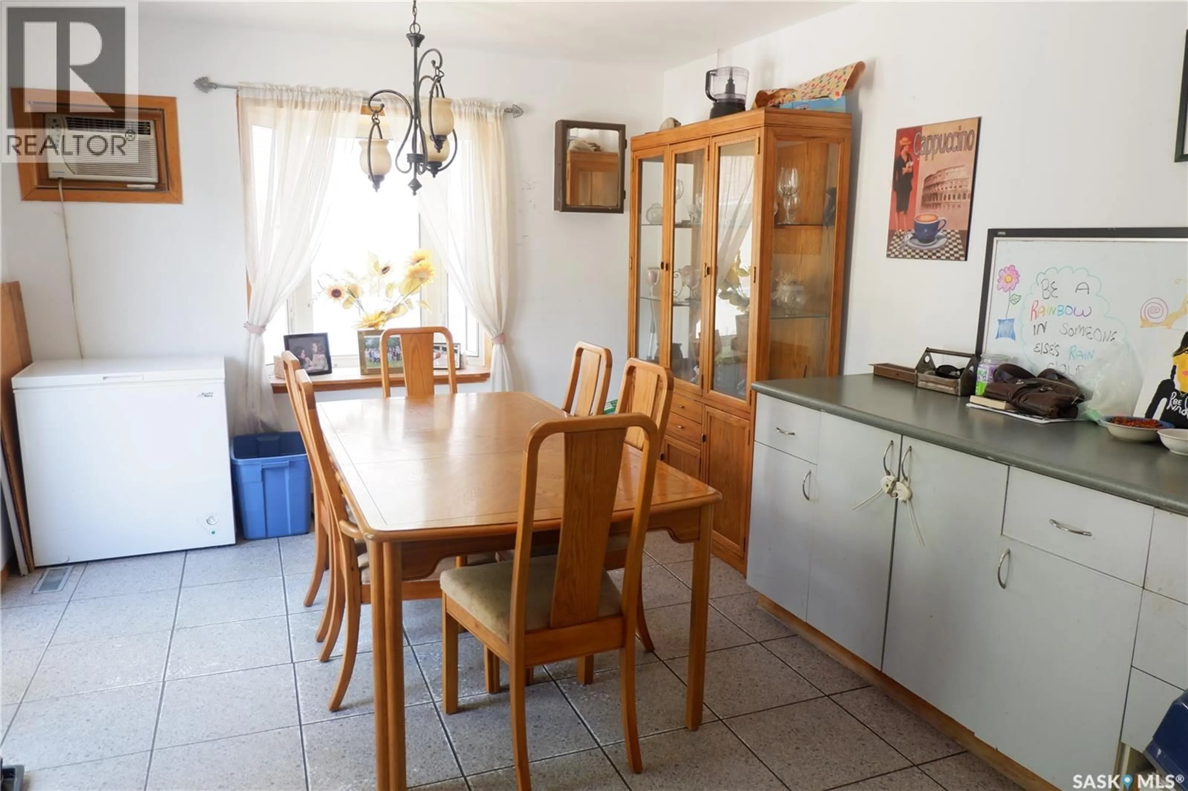 Dining room, unknown for 568 STADACONA STREET, Moose Jaw Saskatchewan S6H1Z9