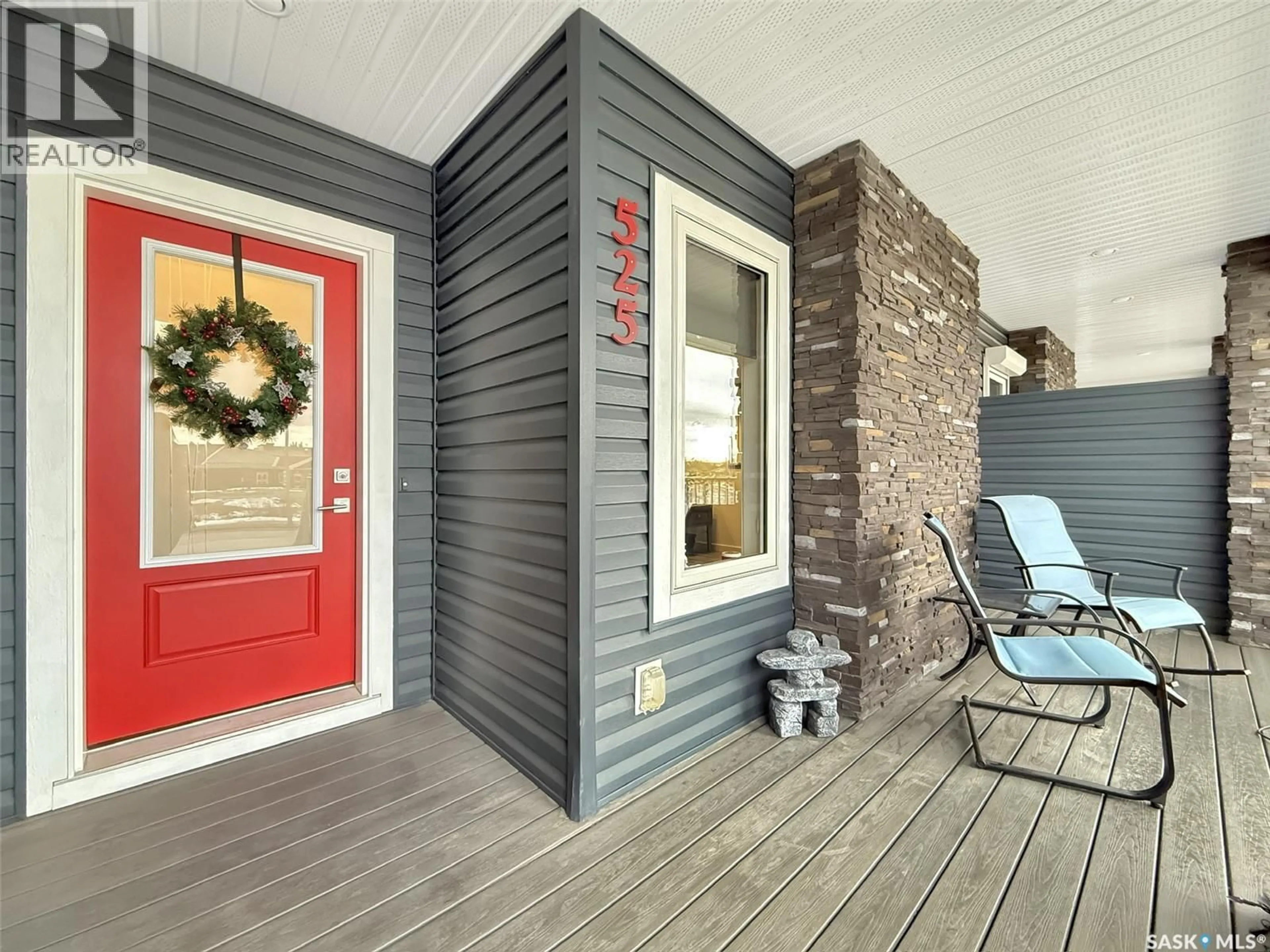 Indoor entryway for 525 DOUGLAS DRIVE, Swift Current Saskatchewan S9H5R6