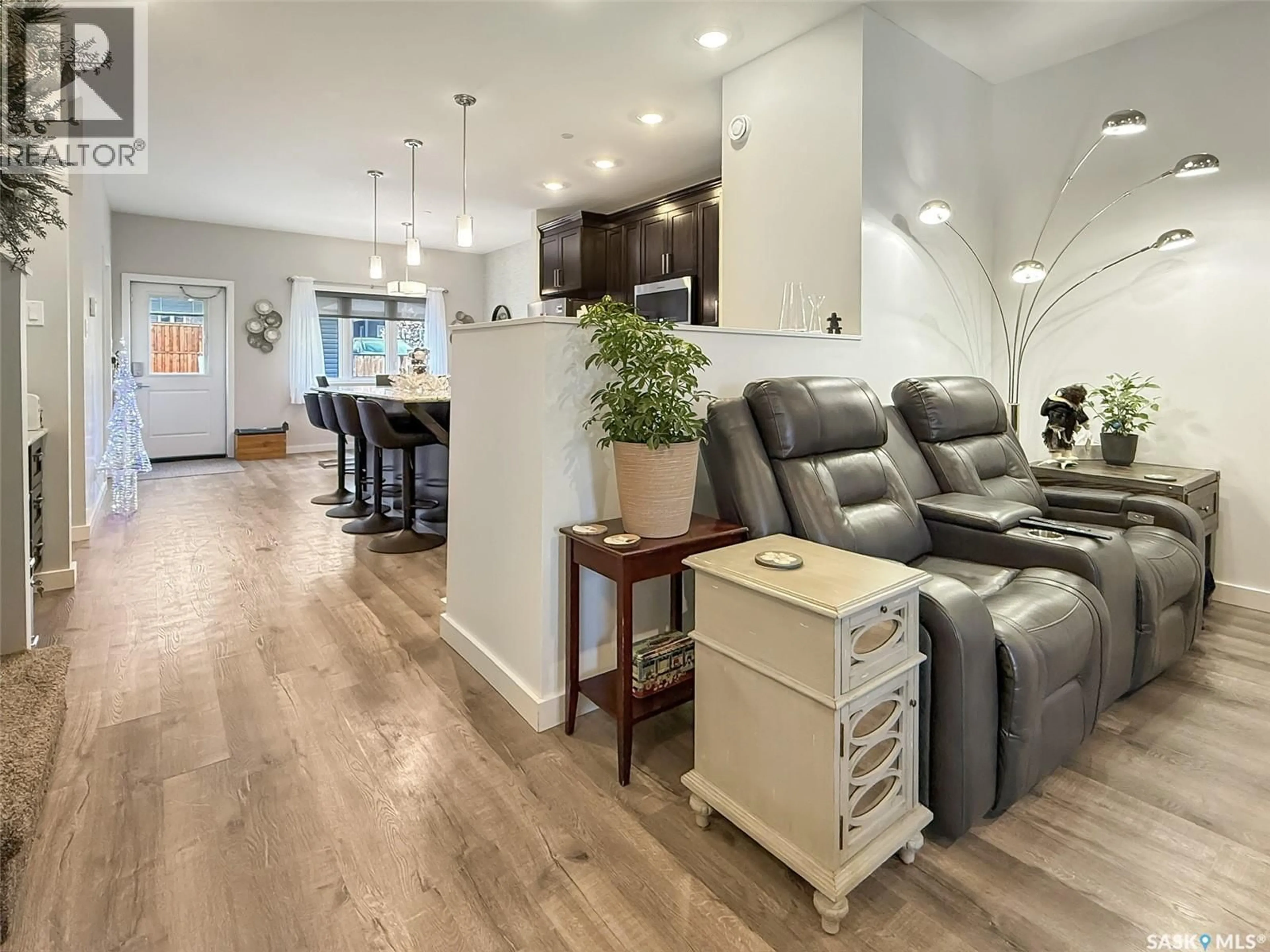 Open concept kitchen, unknown for 525 DOUGLAS DRIVE, Swift Current Saskatchewan S9H5R6