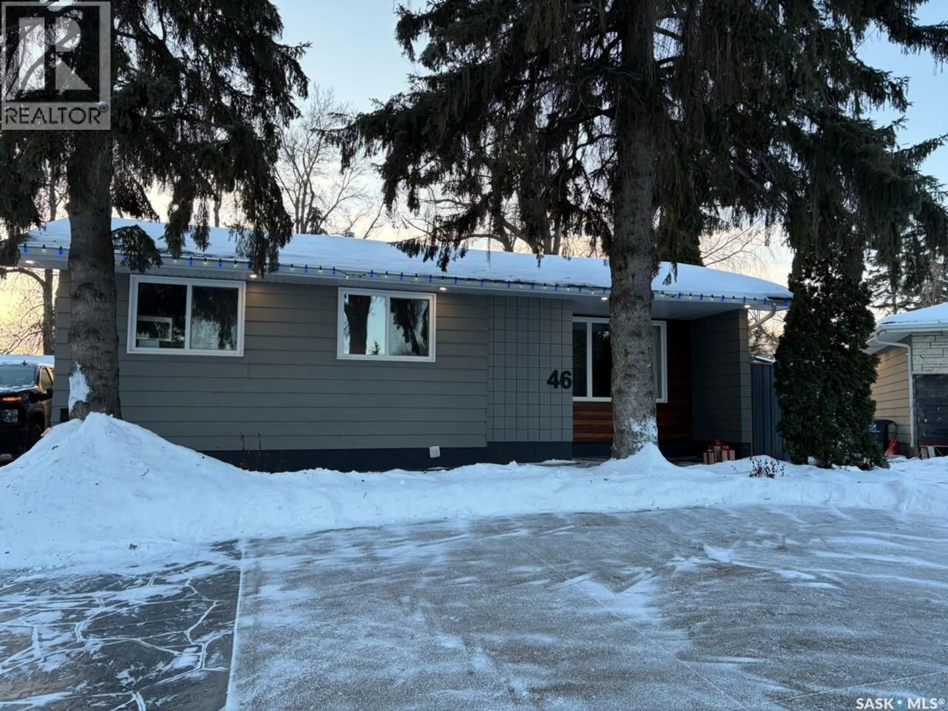 Home with vinyl exterior material, street for 46 PHILLIPS CRESCENT, Saskatoon Saskatchewan S7H3N1