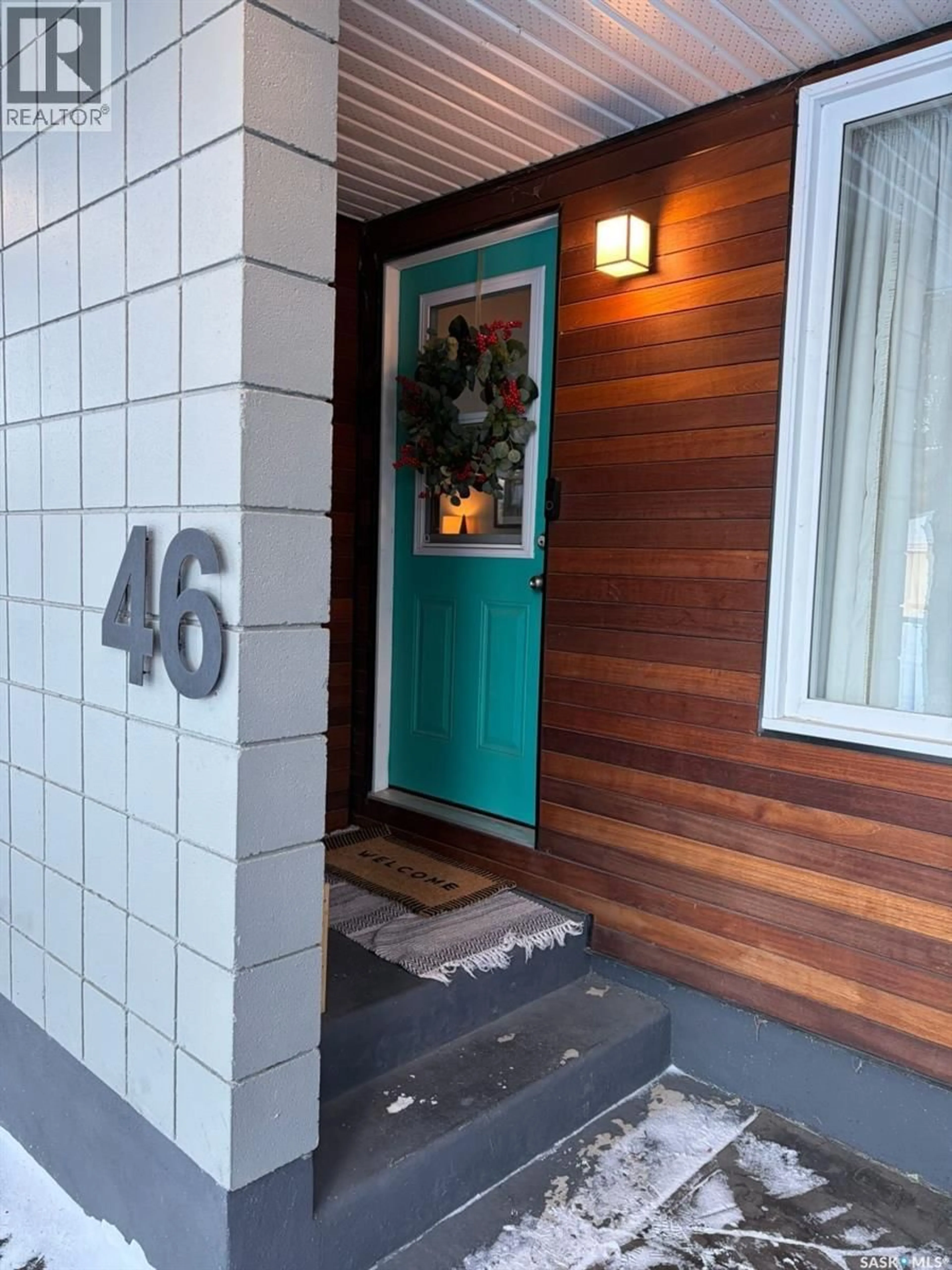 Indoor entryway for 46 PHILLIPS CRESCENT, Saskatoon Saskatchewan S7H3N1