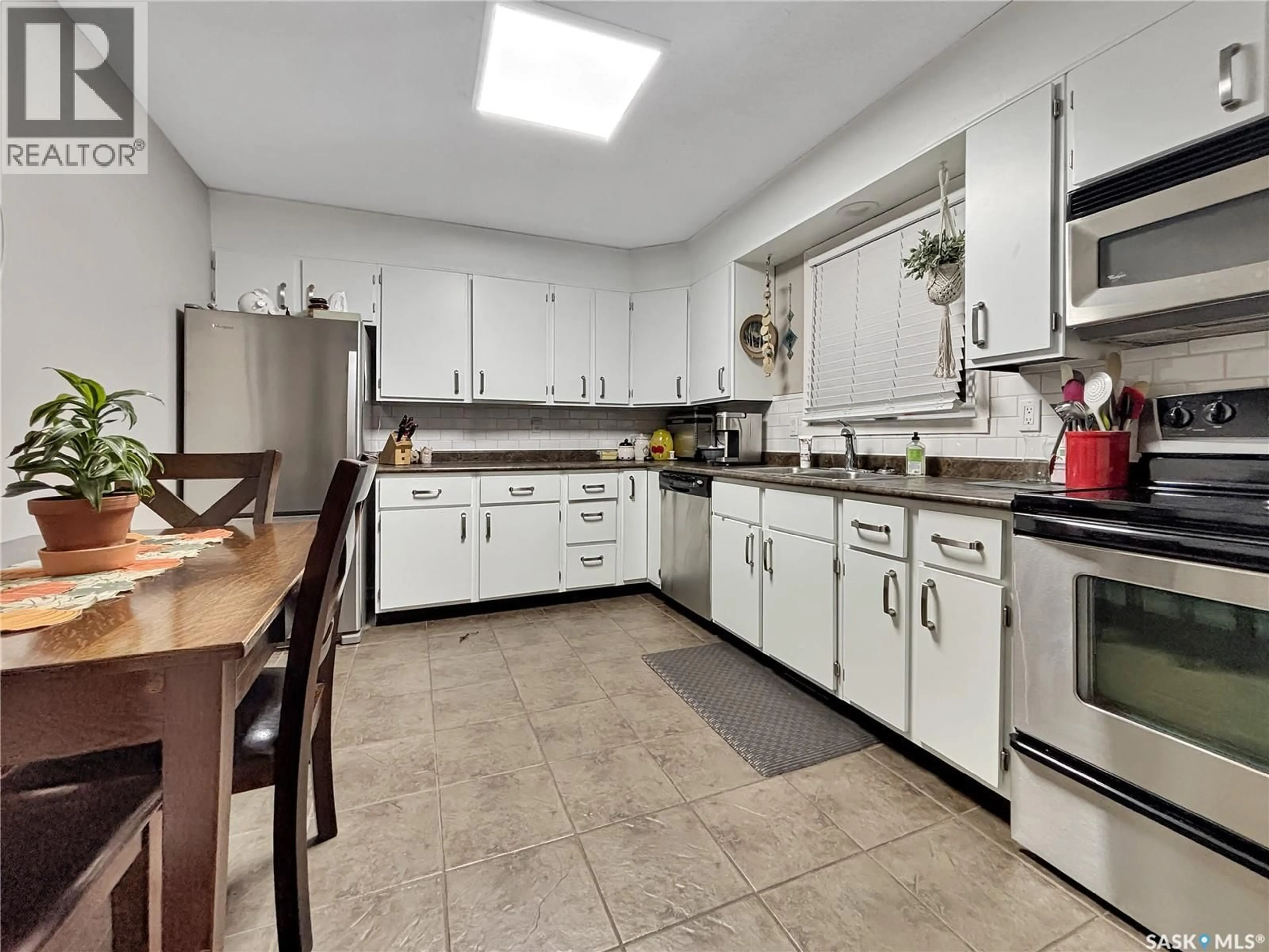 Standard kitchen, ceramic/tile floor for 2004 FOLEY DRIVE, North Battleford Saskatchewan S9A3G9