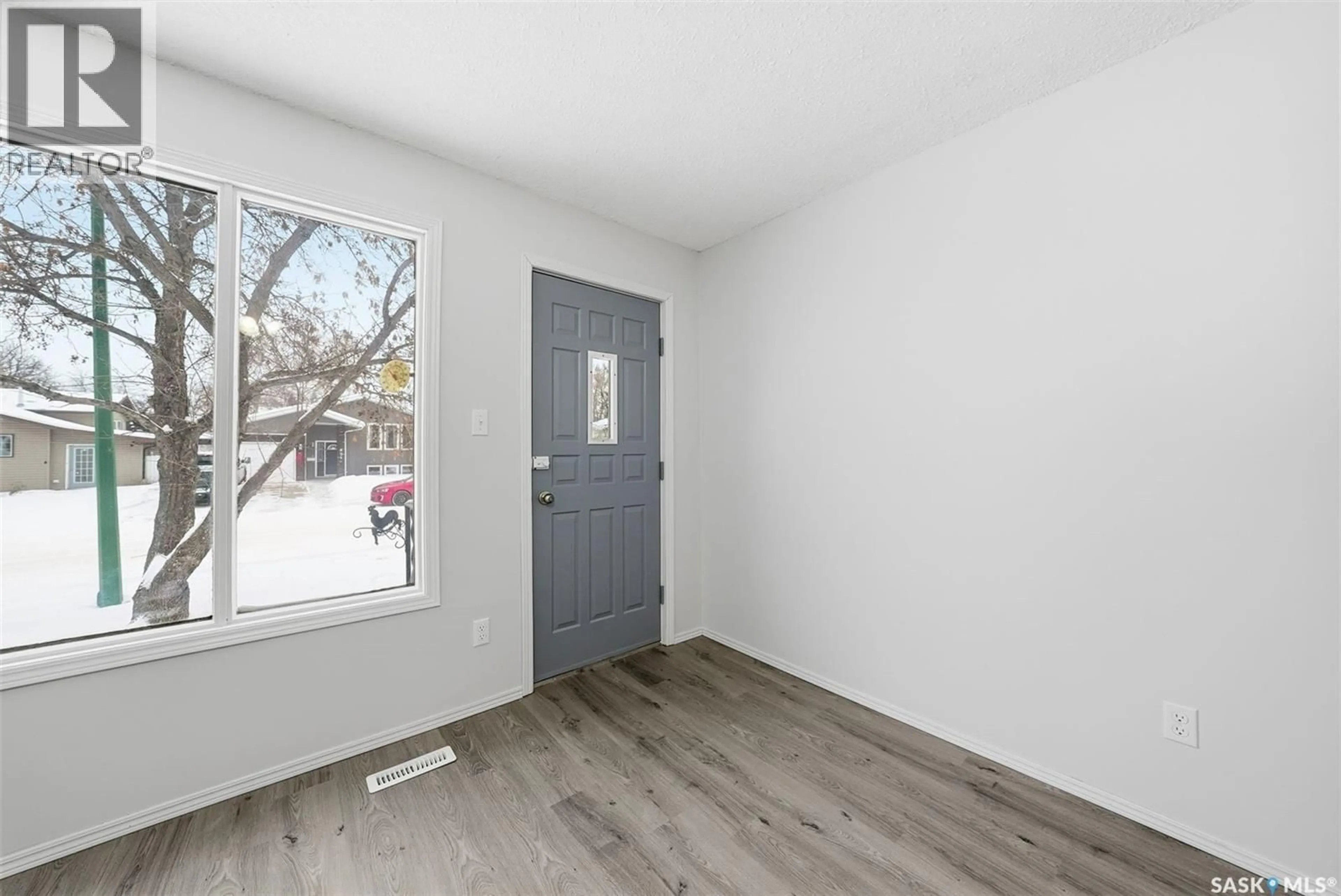 Indoor entryway for 803 CARR PLACE, Prince Albert Saskatchewan S6V7E1
