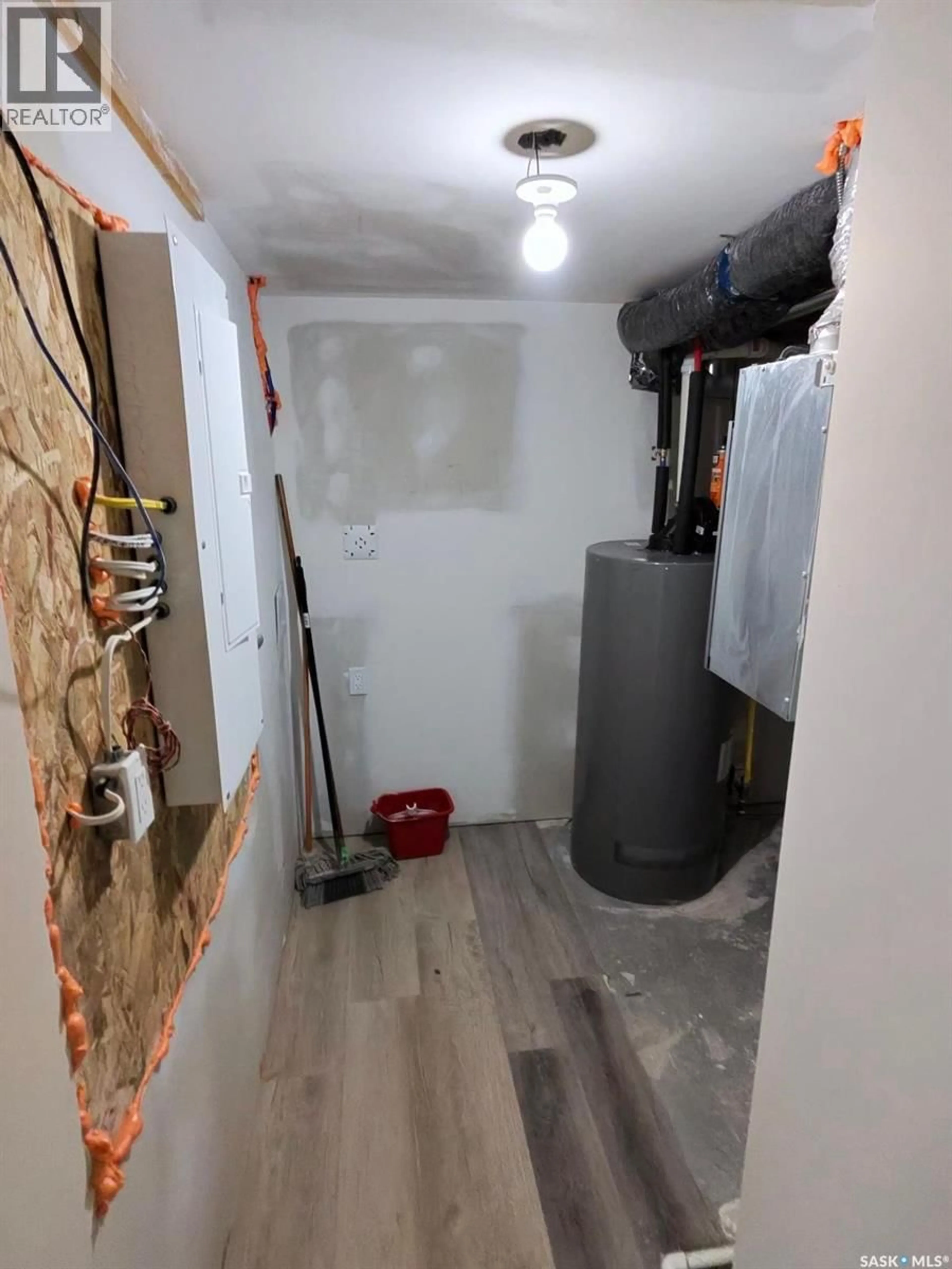 A pic of a room for 401 S AVENUE N, Saskatoon Saskatchewan S7L2Z9