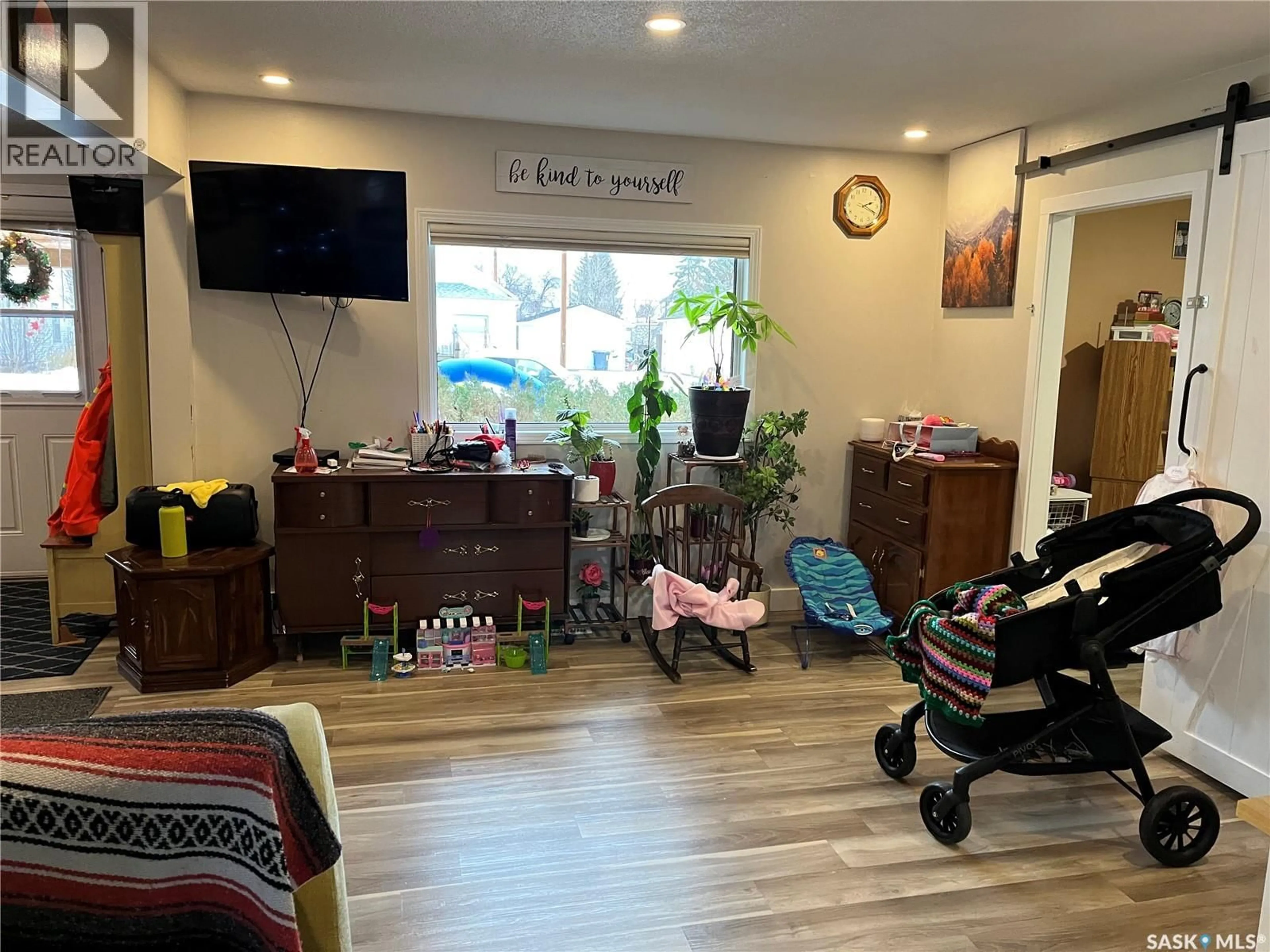 A pic of a room for 220 5TH AVENUE, Gravelbourg Saskatchewan S0H1X0