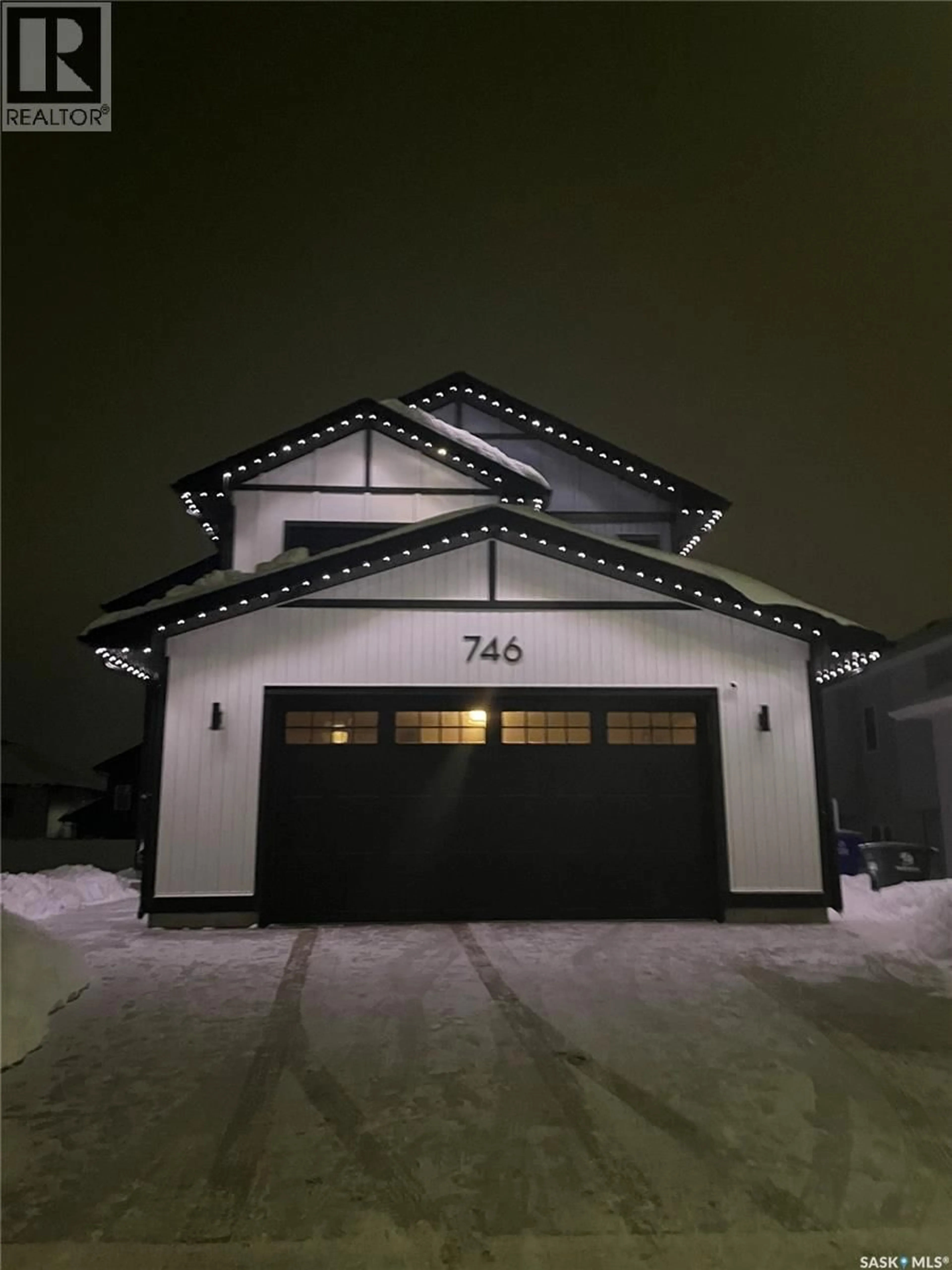 Indoor garage for 746 BENTLEY MANOR, Saskatoon Saskatchewan S7L6P2