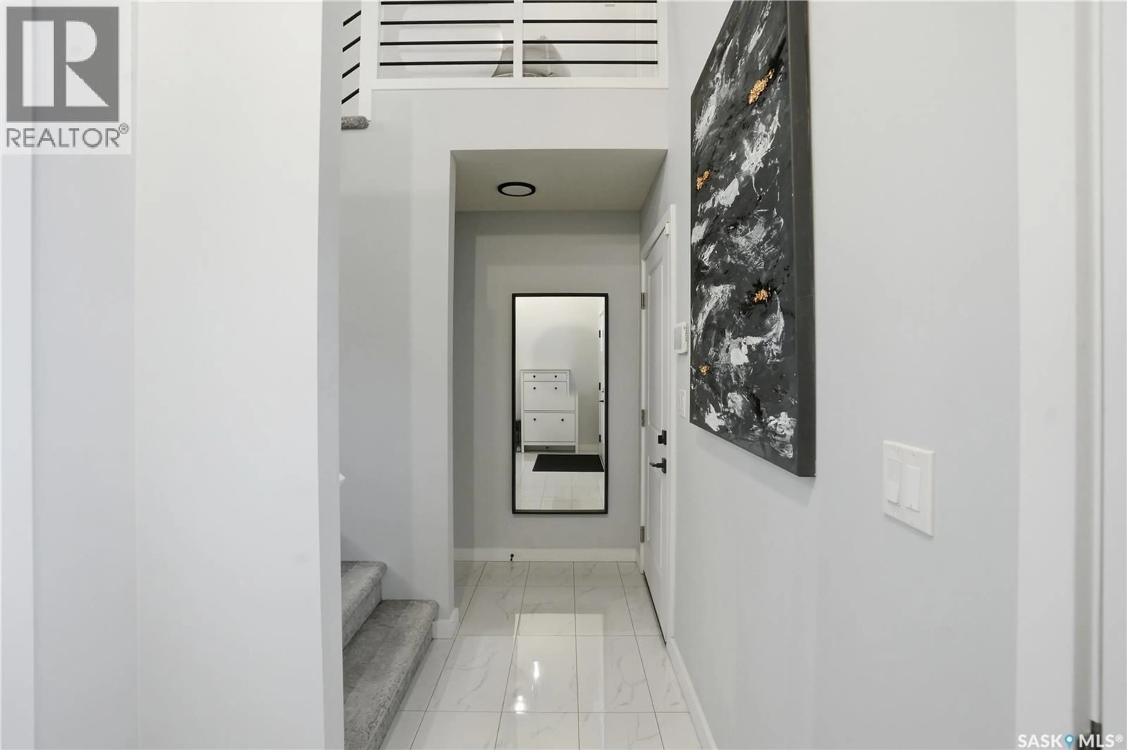 Indoor entryway for 746 BENTLEY MANOR, Saskatoon Saskatchewan S7L6P2