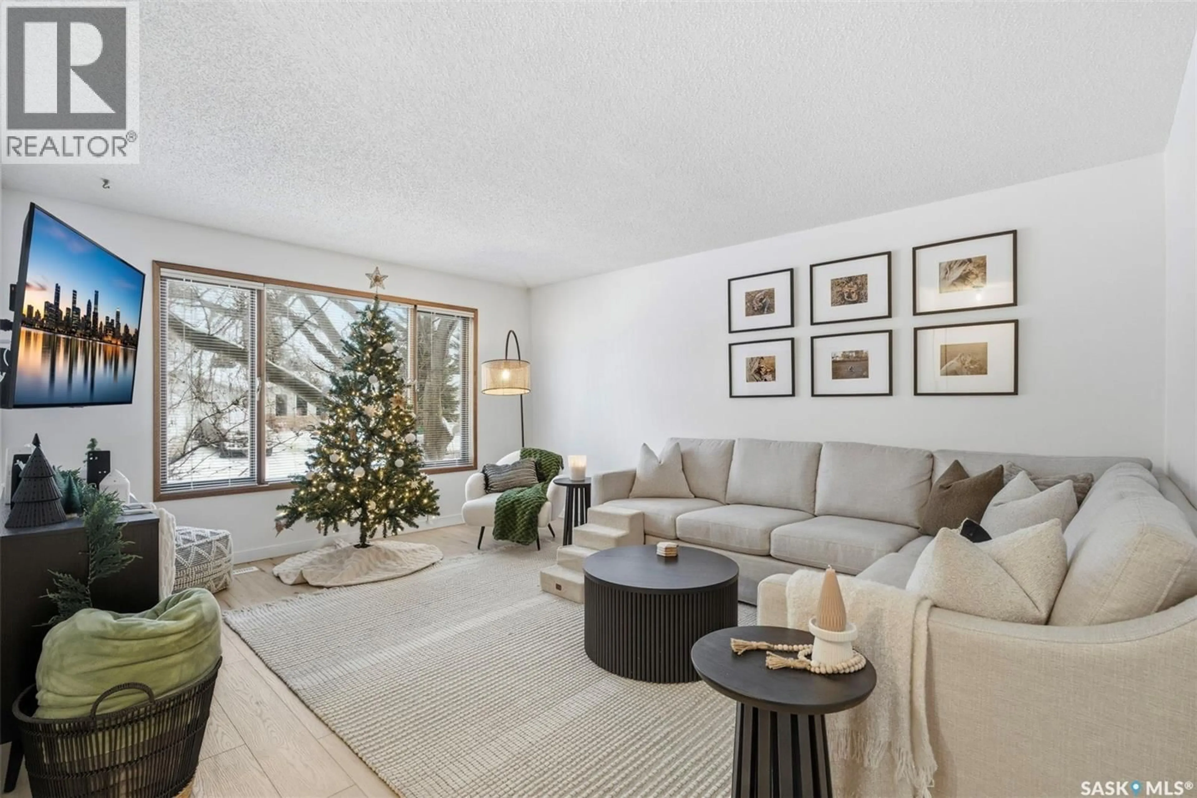 Living room with furniture, unknown for 439 MANNING LANE, Saskatoon Saskatchewan S7L6J7