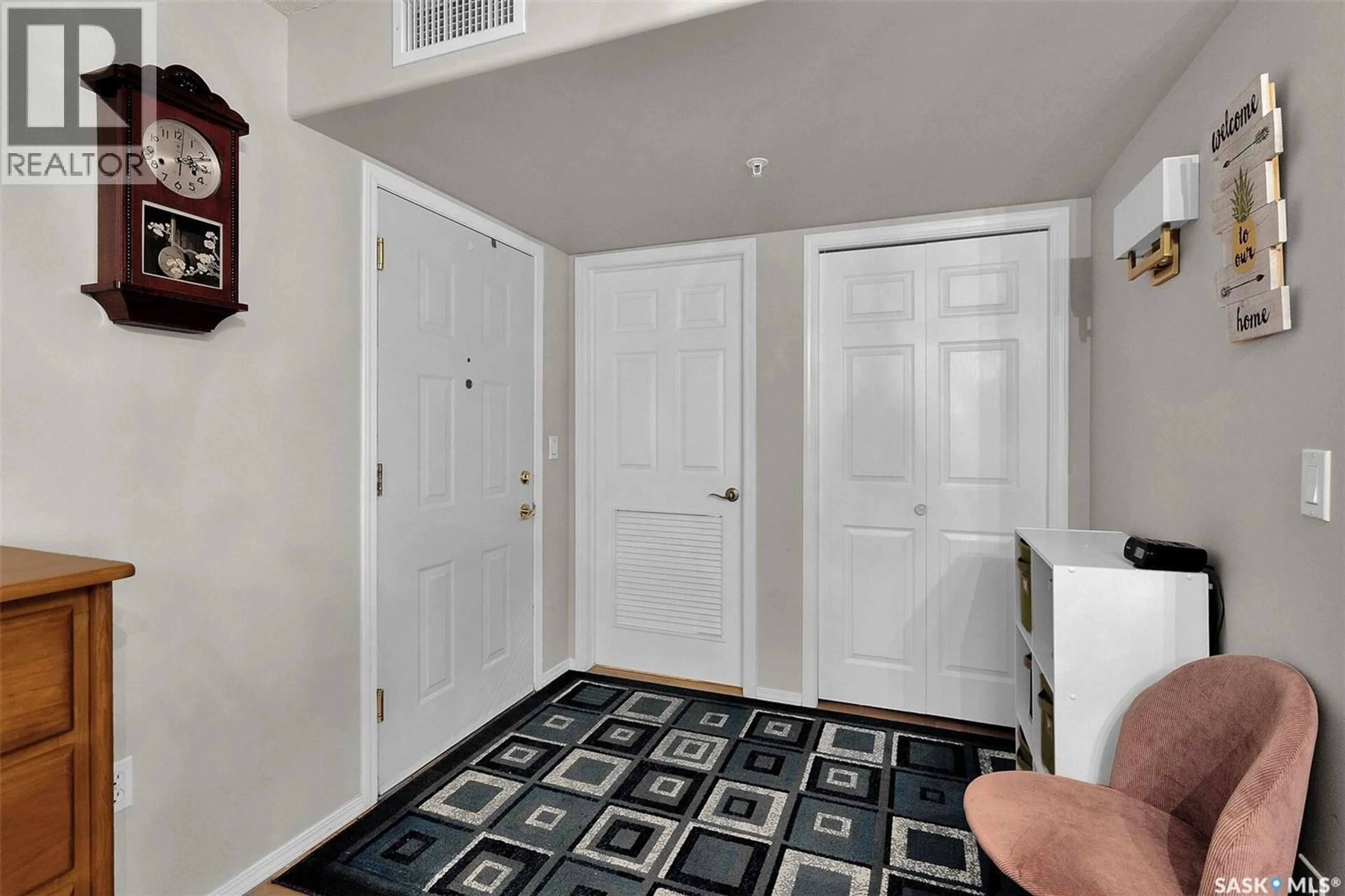 Indoor entryway for 110 2300 TELL PLACE, Regina Saskatchewan S4V3C3