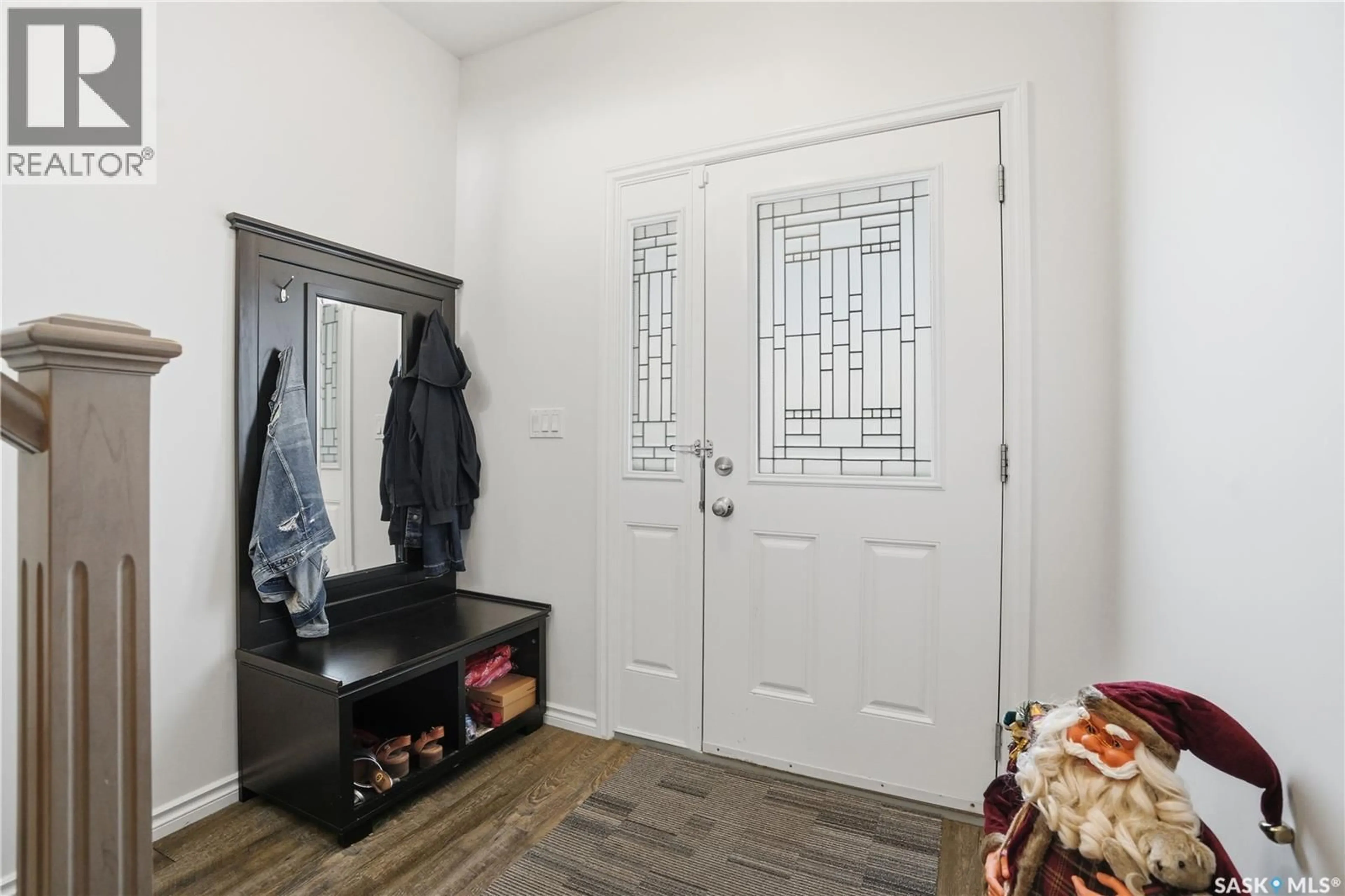 Indoor entryway for 347 PALLISER WAY, Saskatoon Saskatchewan S7L4Y6