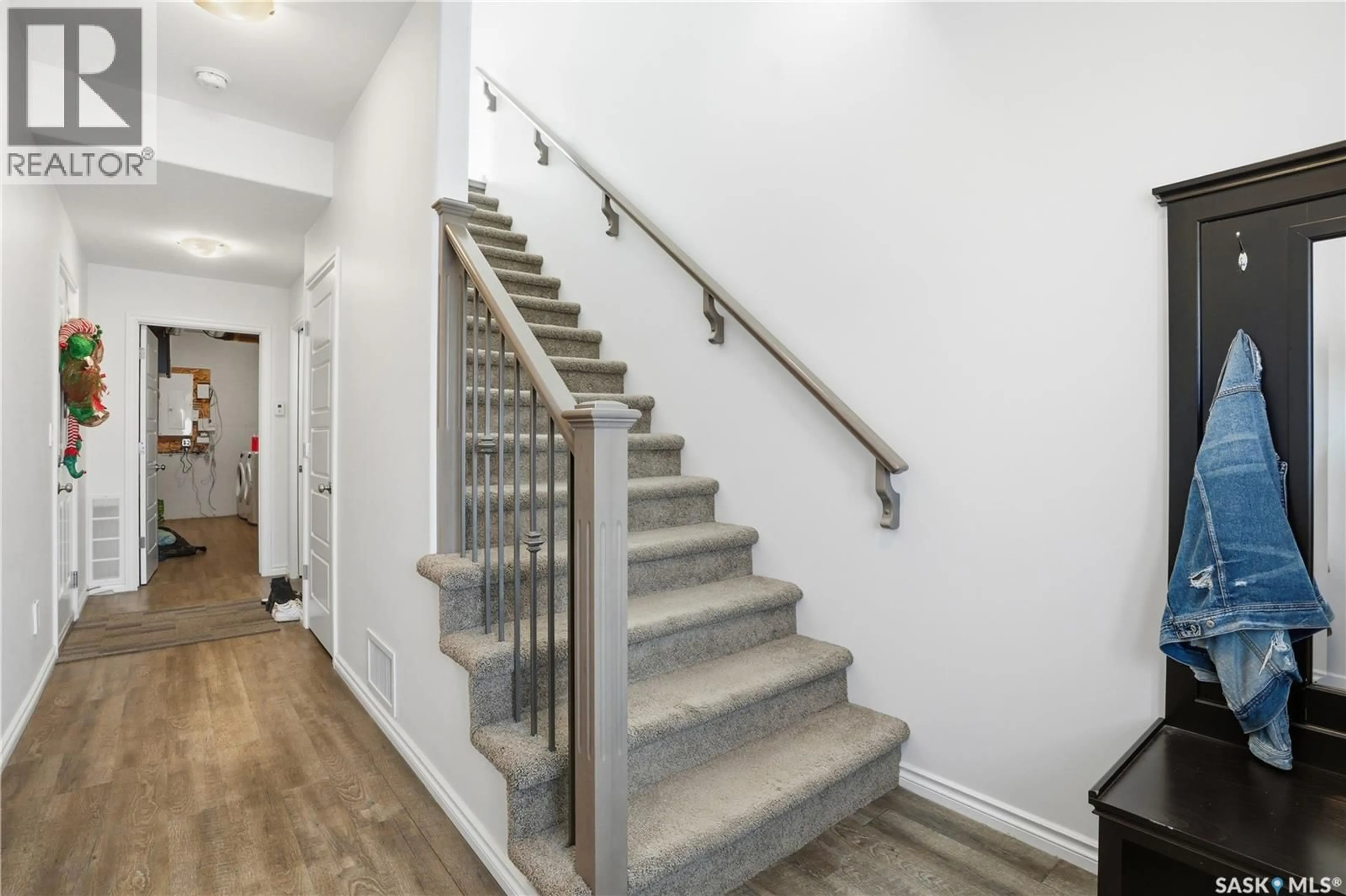 Stairs for 347 PALLISER WAY, Saskatoon Saskatchewan S7L4Y6