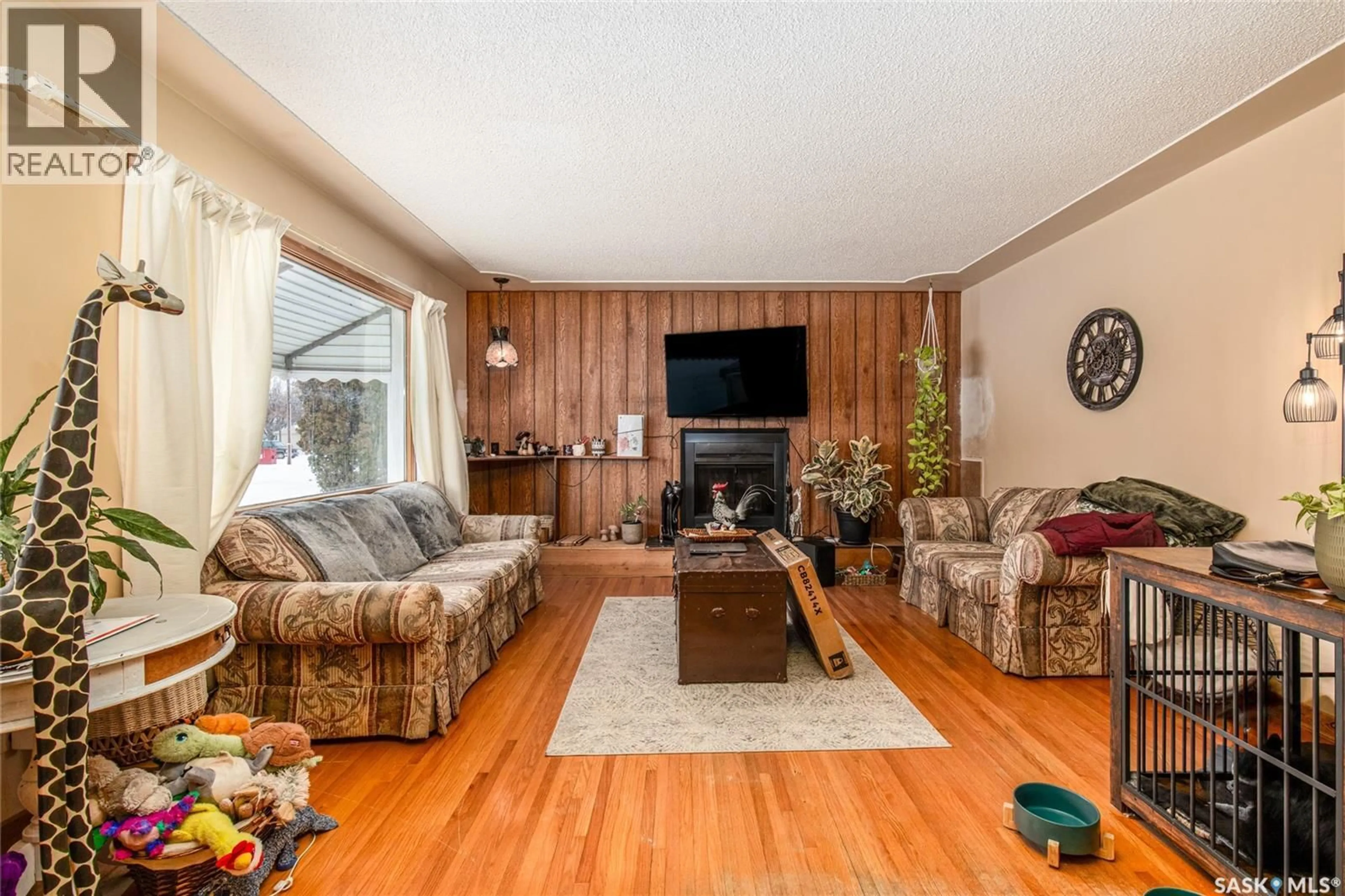 Living room with furniture, wood/laminate floor for 836 KEITH STREET, Moose Jaw Saskatchewan S6H5R4