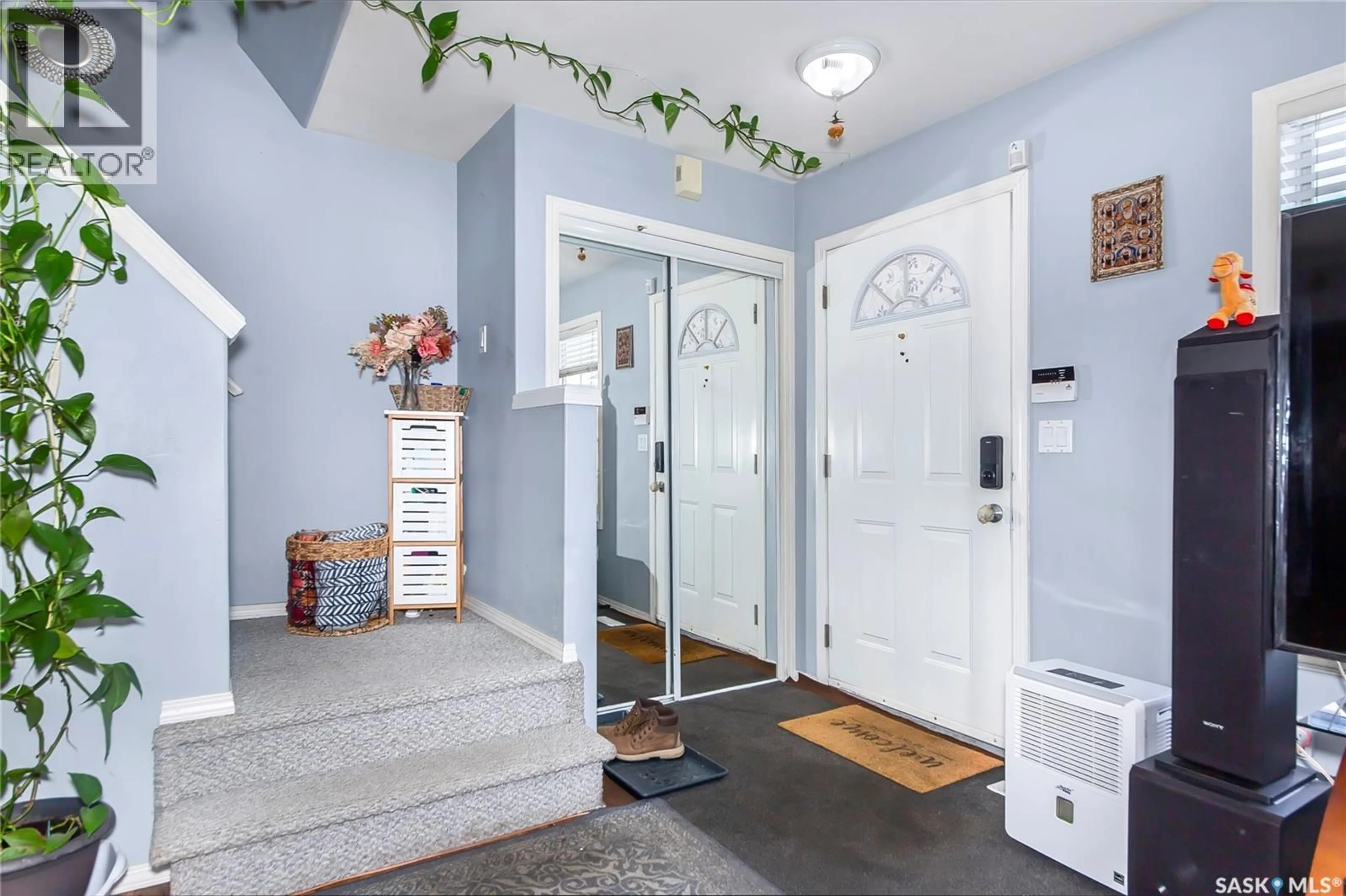 Indoor entryway for 118 663 BECKETT CRESCENT, Saskatoon Saskatchewan S7N4W8