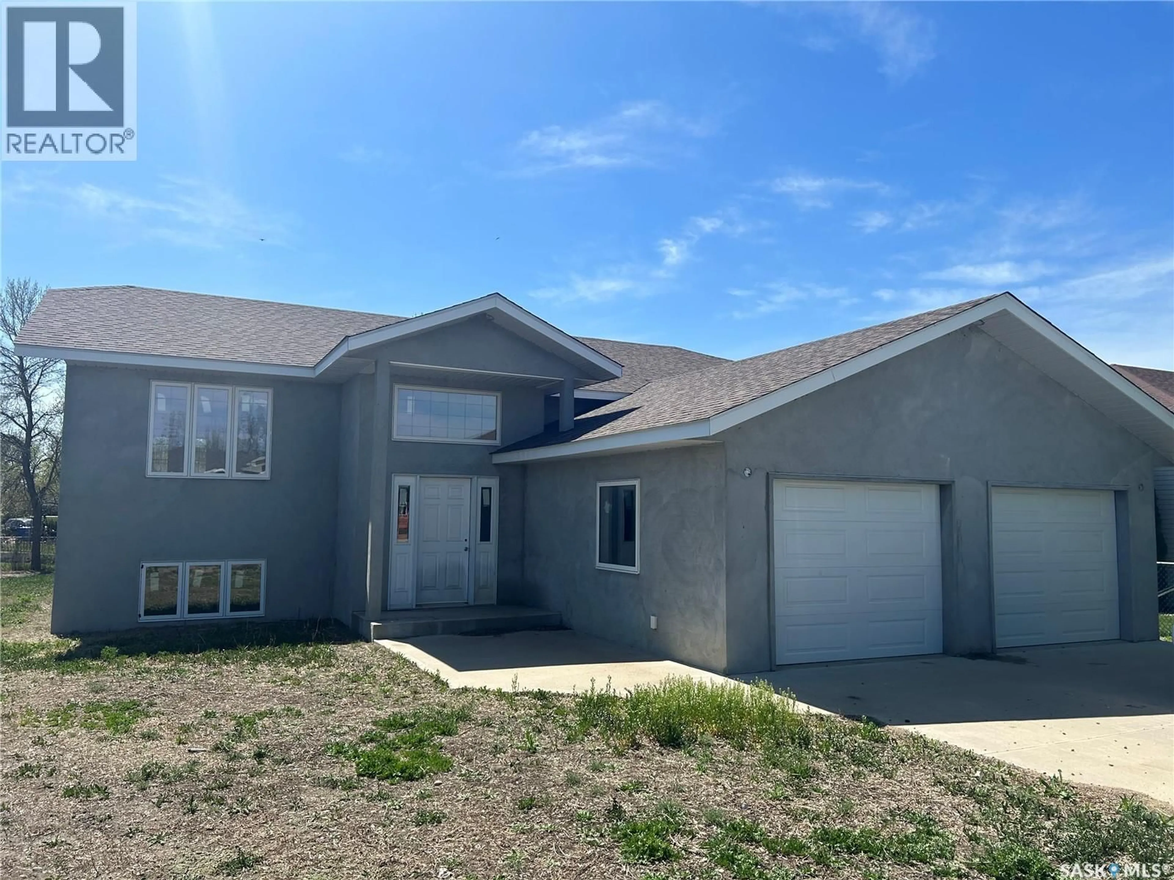 Home with vinyl exterior material, street for 117 CARSON BAY, Lampman Saskatchewan S0C0B5