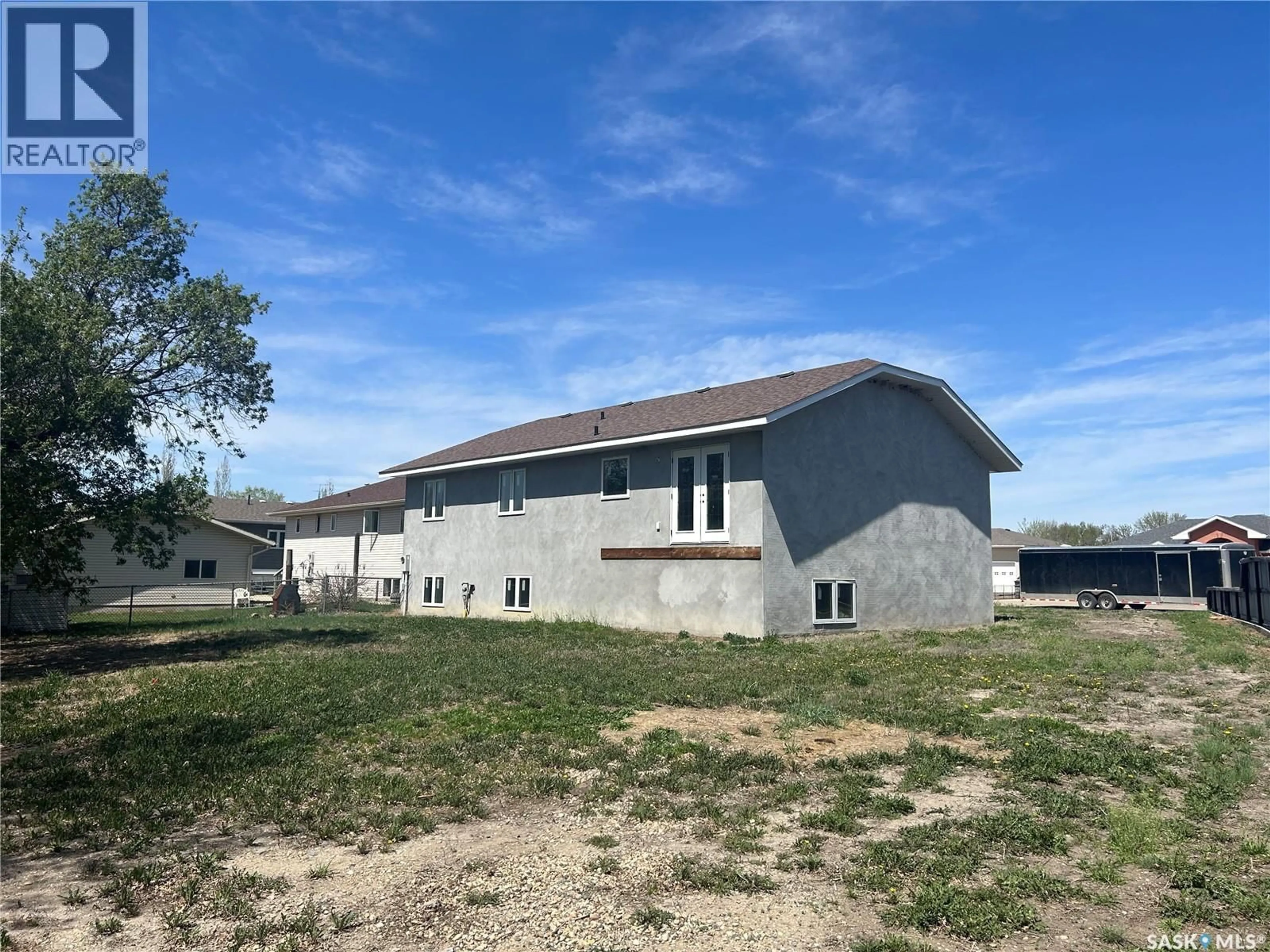 A pic from outside/outdoor area/front of a property/back of a property/a pic from drone, building for 117 CARSON BAY, Lampman Saskatchewan S0C0B5