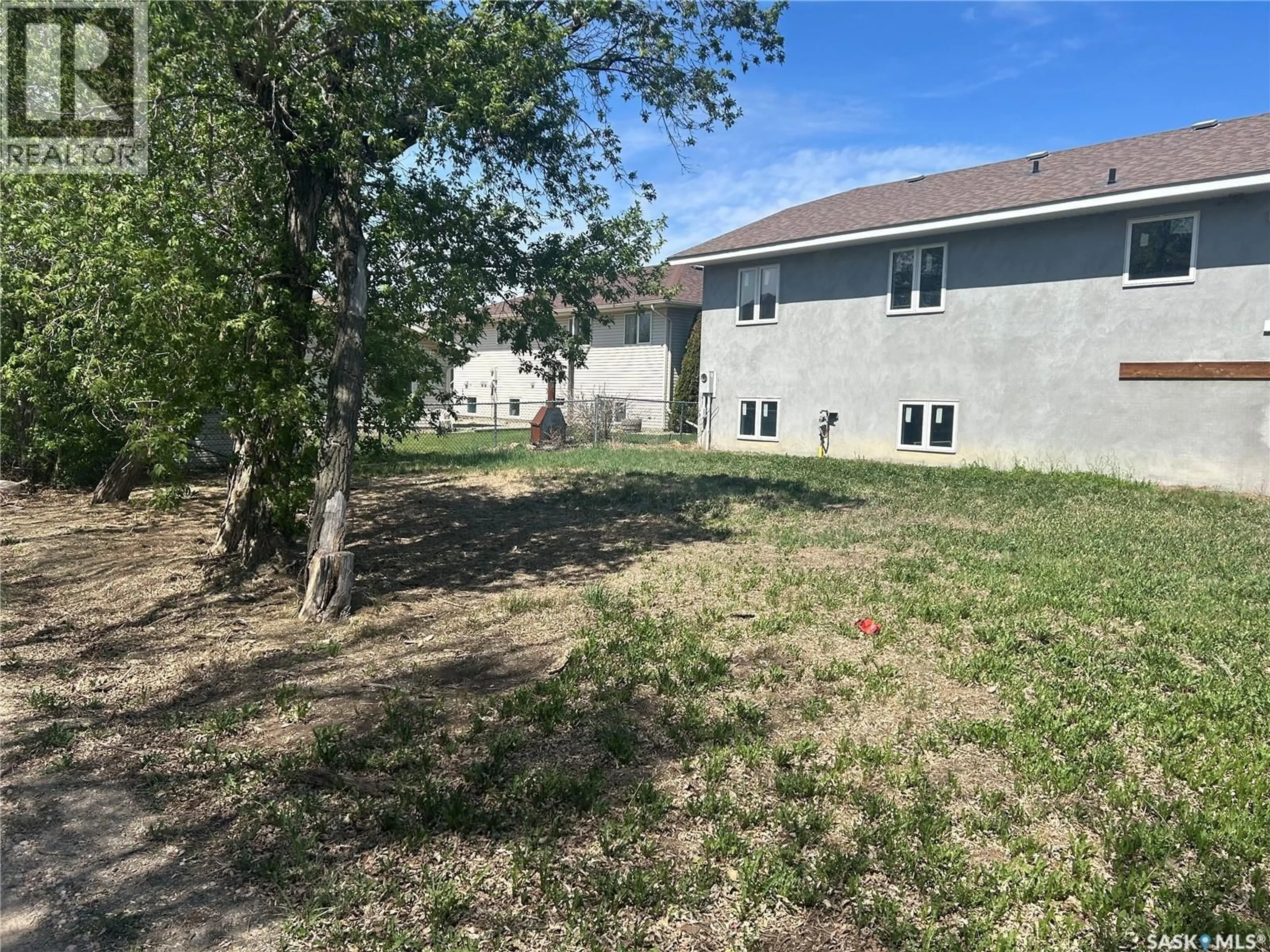 A pic from outside/outdoor area/front of a property/back of a property/a pic from drone, street for 117 CARSON BAY, Lampman Saskatchewan S0C0B5