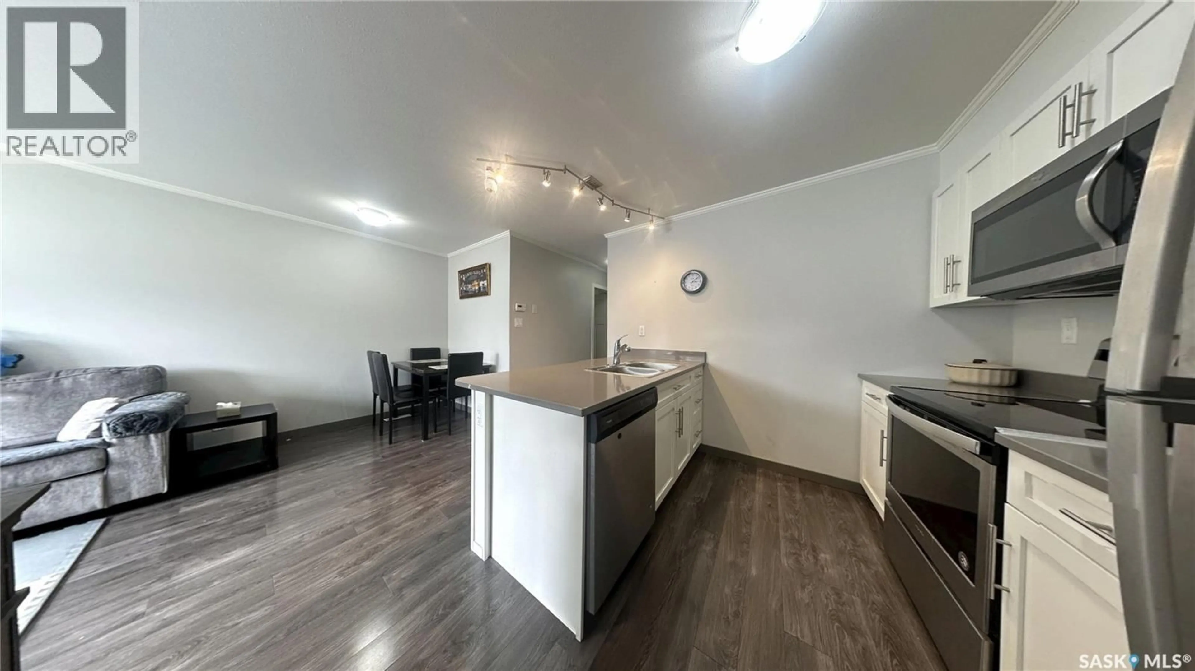 Standard kitchen, wood/laminate floor for 265 322 LEWIN WAY, Saskatoon Saskatchewan S7T0A7