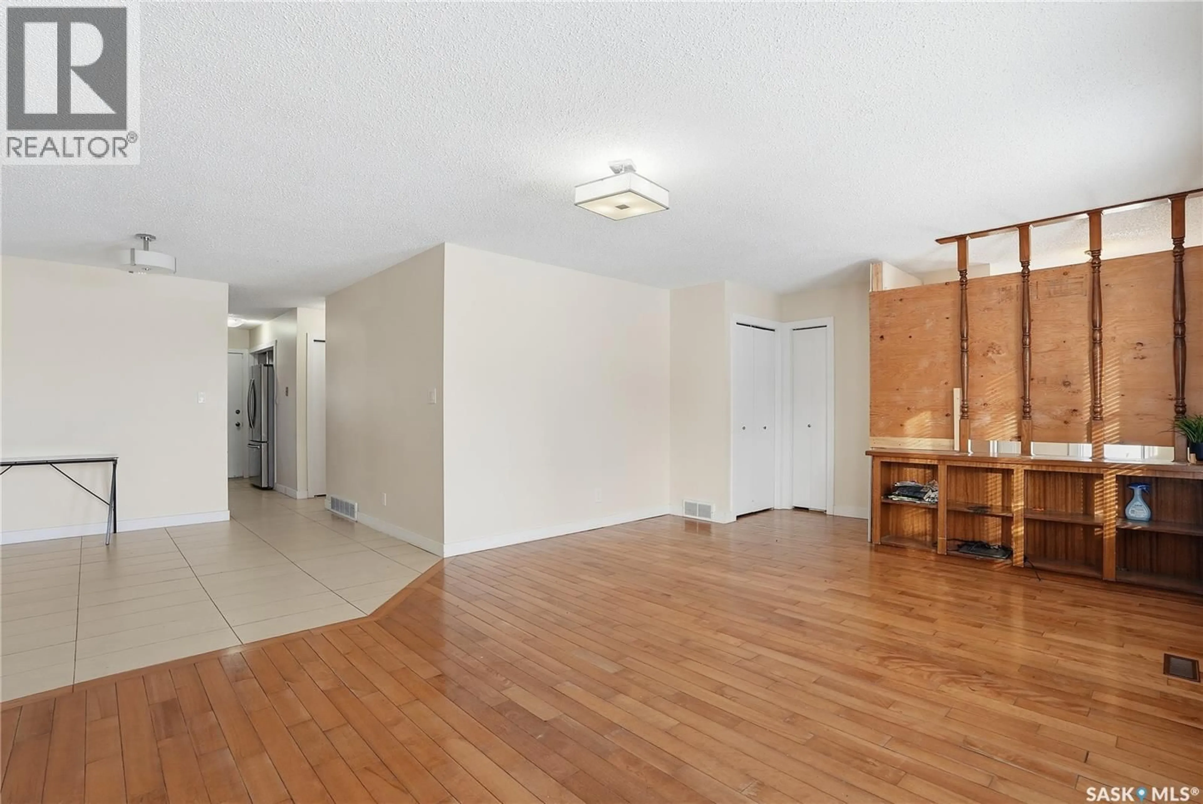 A pic of a room for 313 Q AVENUE, Saskatoon Saskatchewan S7M2Y2