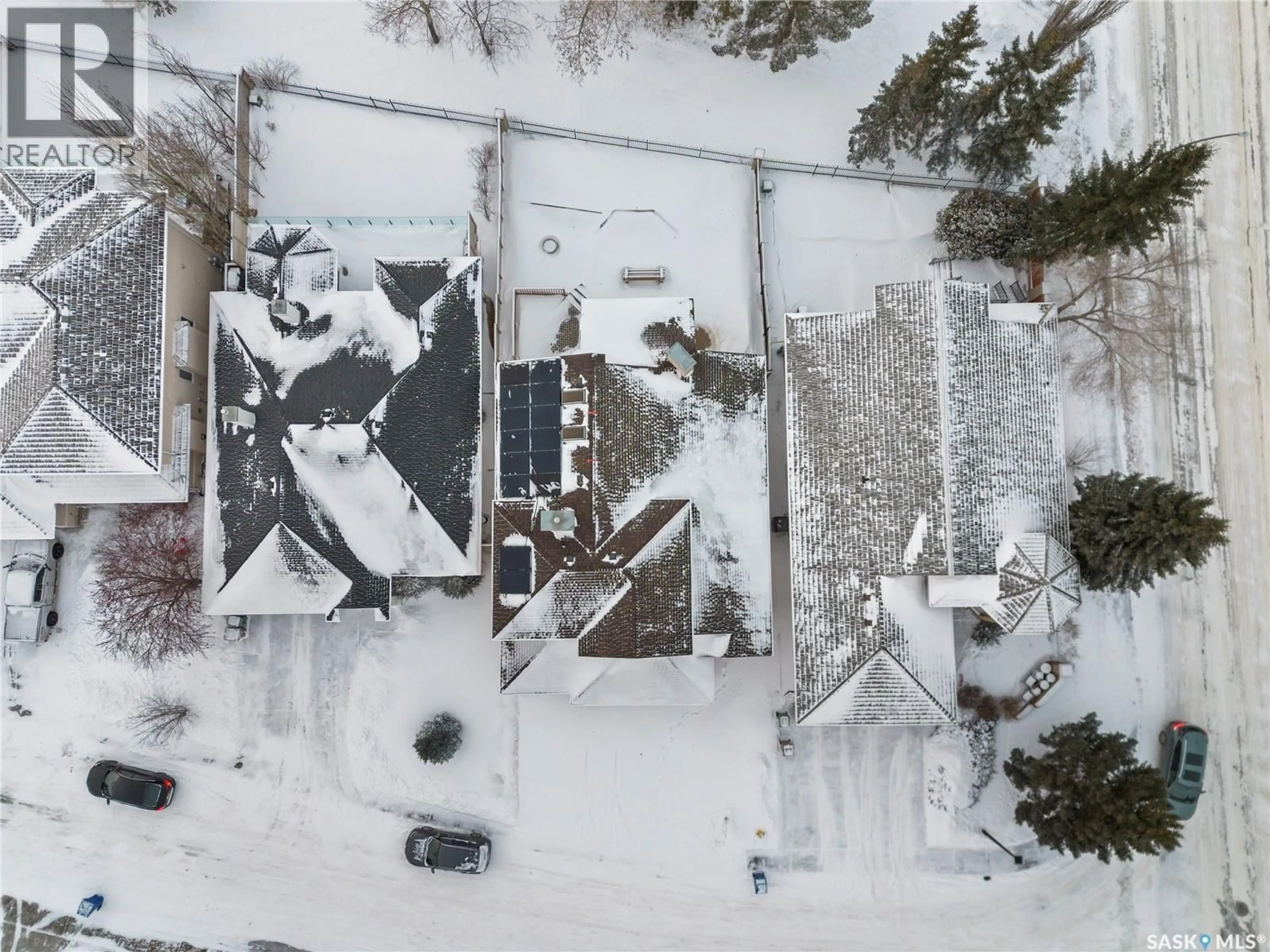 A pic from outside/outdoor area/front of a property/back of a property/a pic from drone, street for 5006 WASCANA VISTA COURT, Regina Saskatchewan S4V2S2