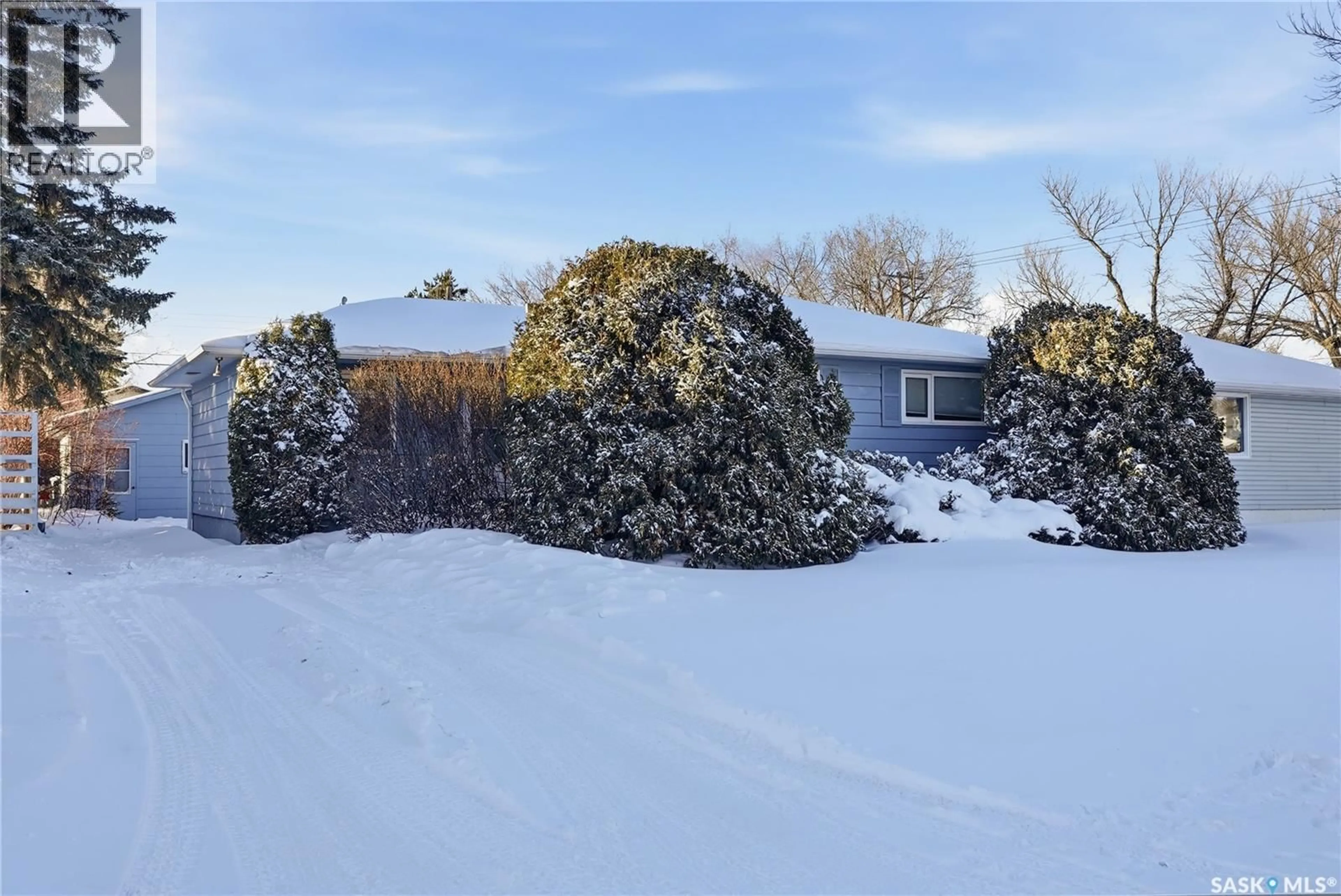 A pic from outside/outdoor area/front of a property/back of a property/a pic from drone, unknown for 1906 LOUISE AVENUE, Saskatoon Saskatchewan S7J2C2