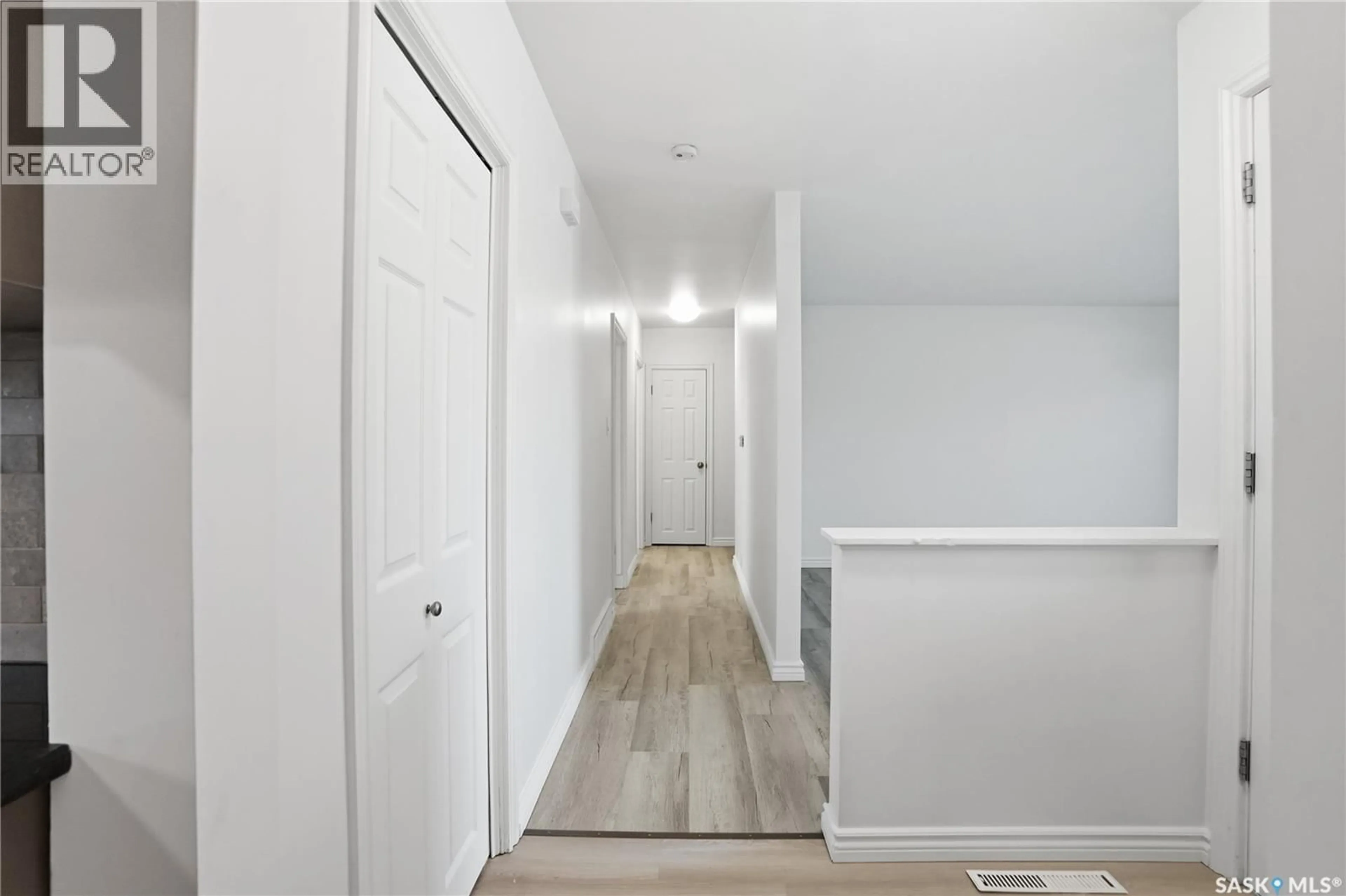 Indoor entryway for 1906 LOUISE AVENUE, Saskatoon Saskatchewan S7J2C2