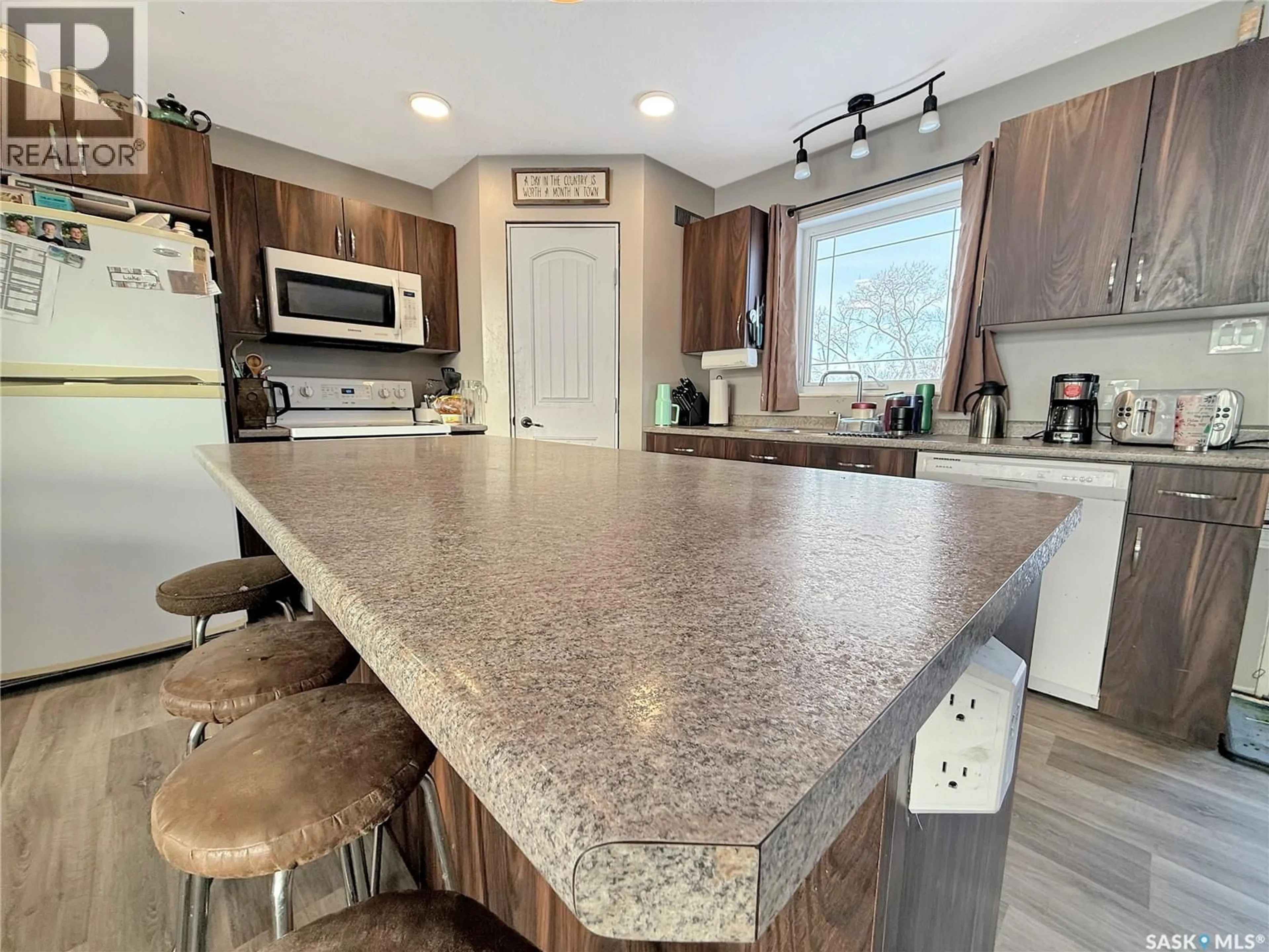 Open concept kitchen, unknown for PADDOCKWOOD ACREAGE, Paddockwood Rm No. 520 Saskatchewan S0J1Z0