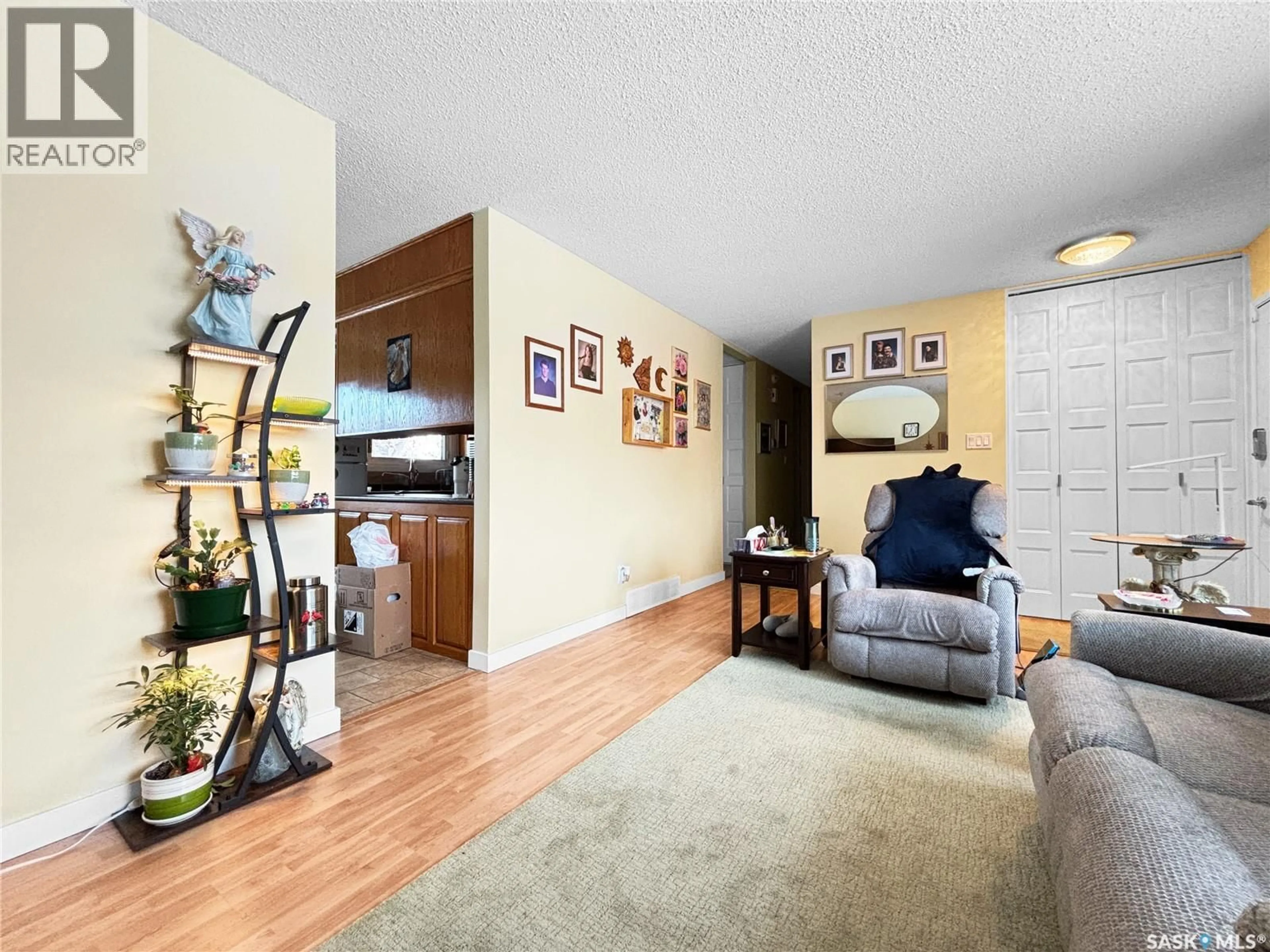 Living room with furniture, unknown for 118 COCKBURN CRESCENT, Saskatoon Saskatchewan S7L5R9