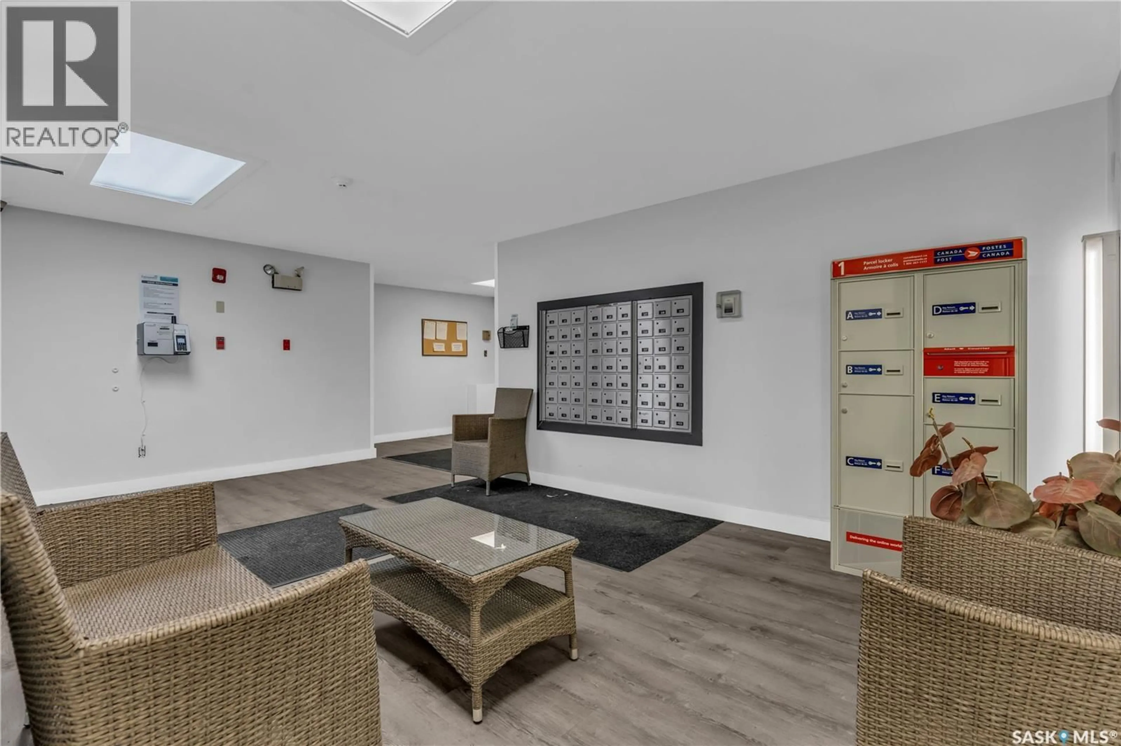 Lobby for 102 - 2125 OSLER STREET, Regina Saskatchewan S4P4G9