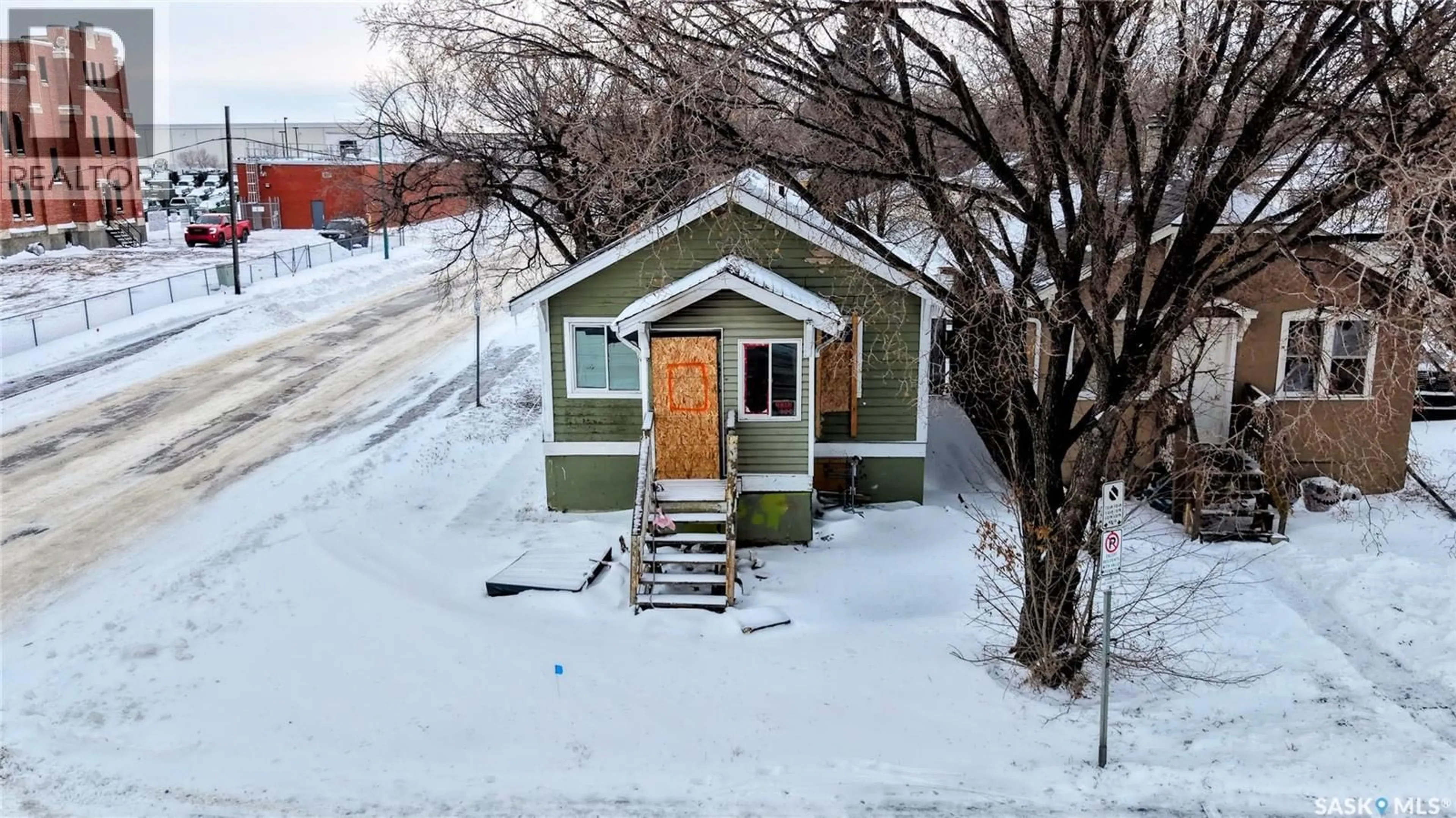 A pic from outside/outdoor area/front of a property/back of a property/a pic from drone, street for 1578 ELPHINSTONE STREET, Regina Saskatchewan S4T3M8