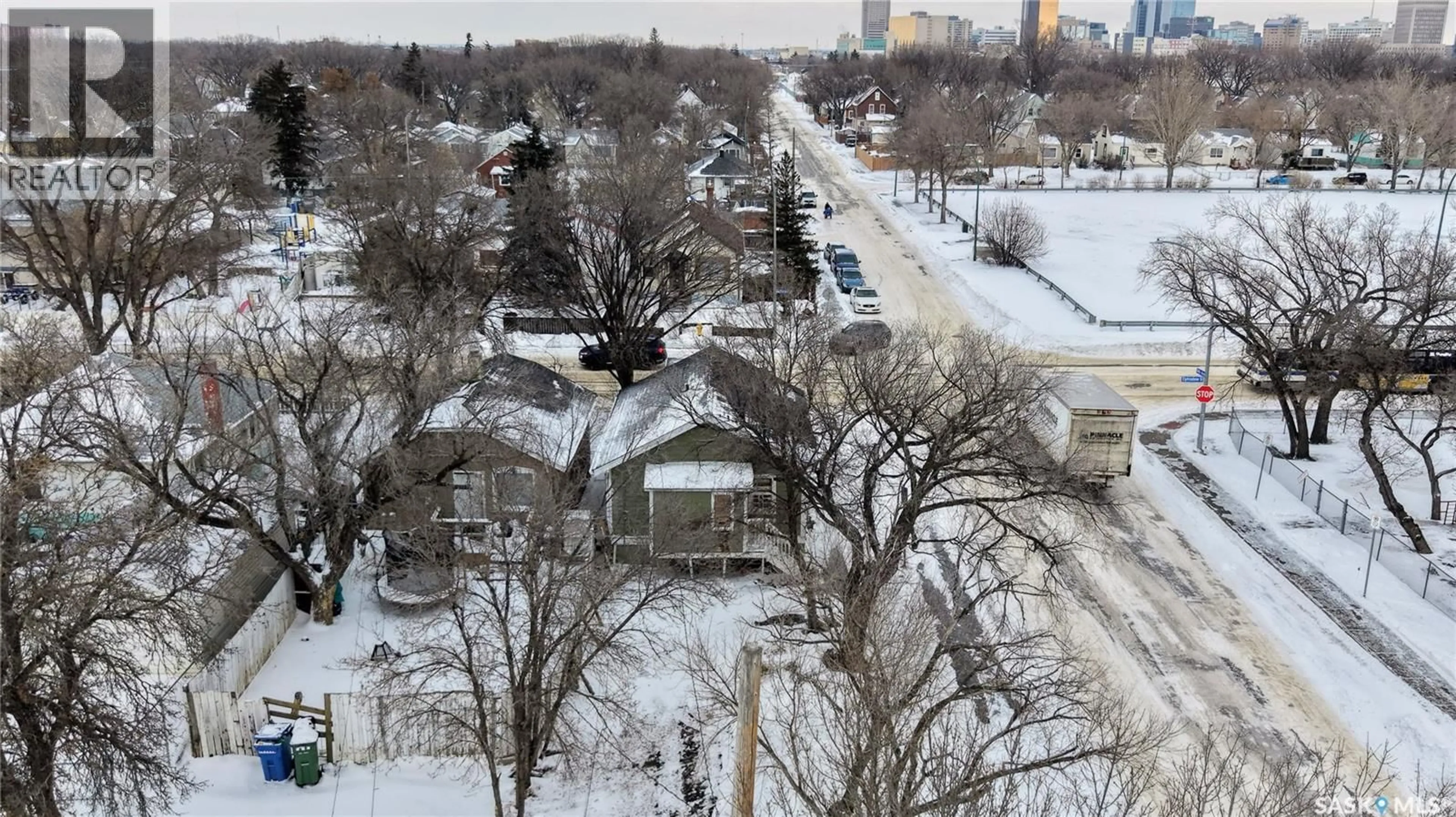 A pic from outside/outdoor area/front of a property/back of a property/a pic from drone, city buildings view from balcony for 1578 ELPHINSTONE STREET, Regina Saskatchewan S4T3M8