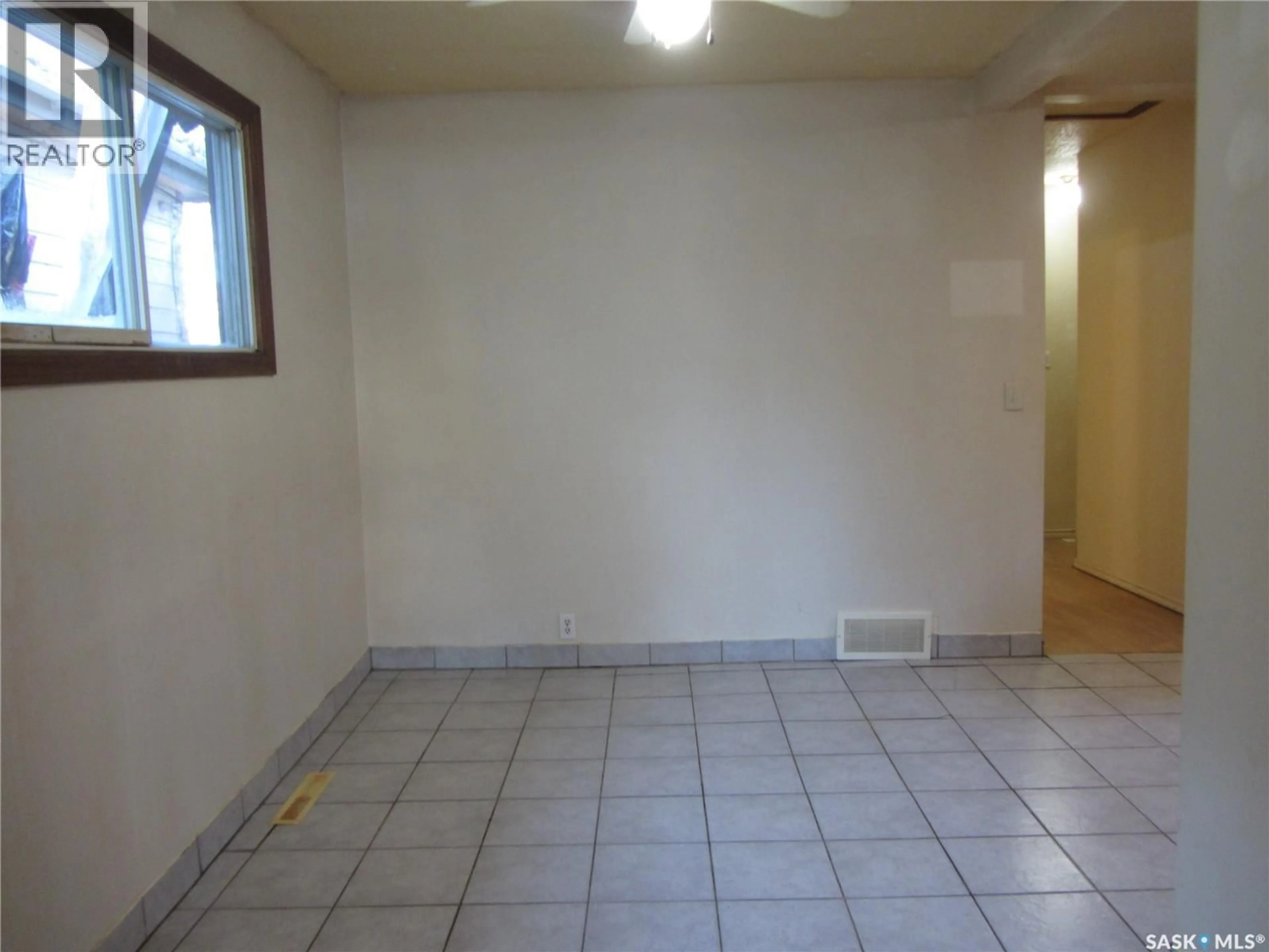 A pic of a room for 907 H AVENUE, Saskatoon Saskatchewan S7L2C4