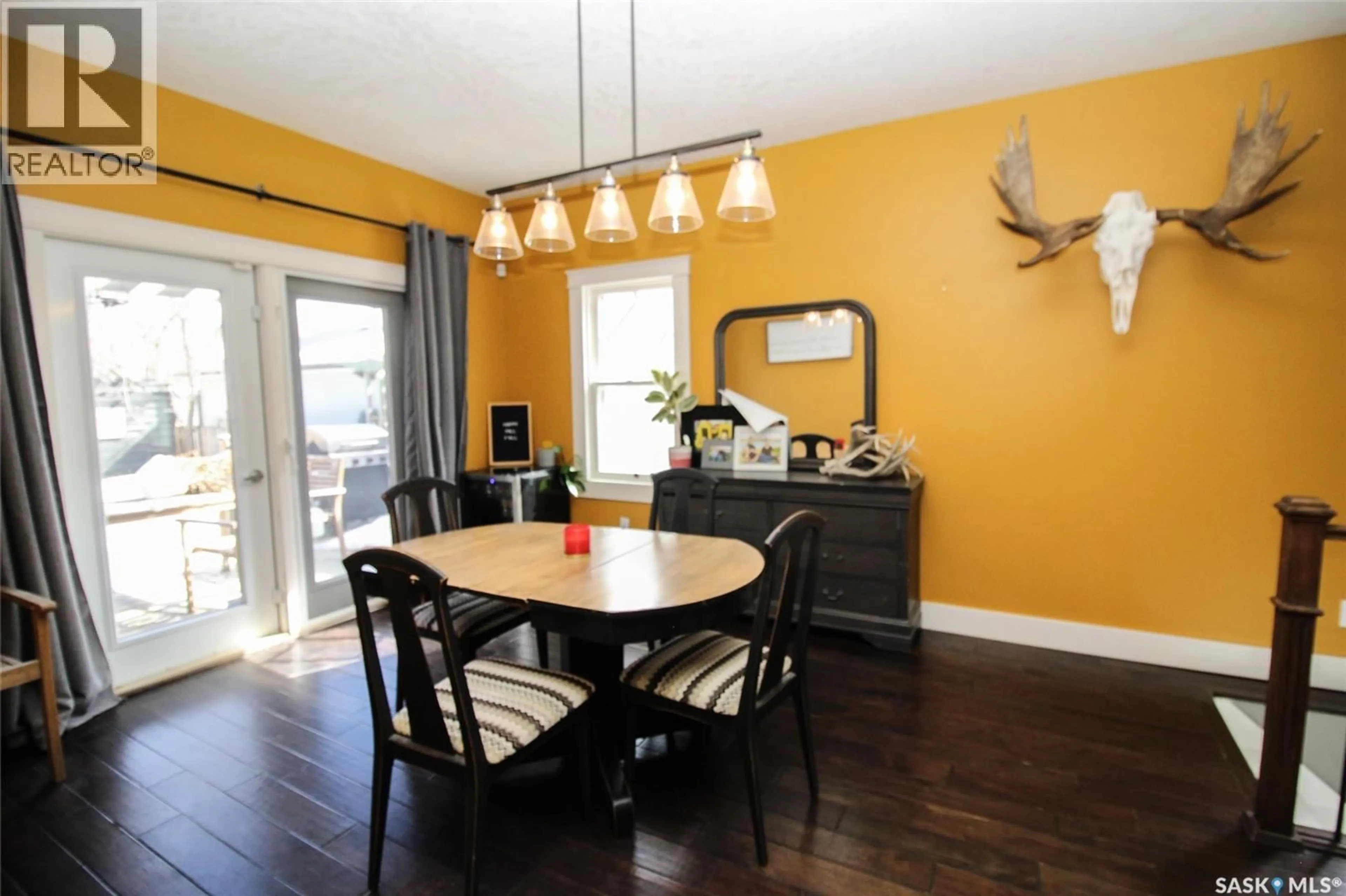 Dining room, wood/laminate floor for 538 1ST STREET, Shaunavon Saskatchewan S0N2M0