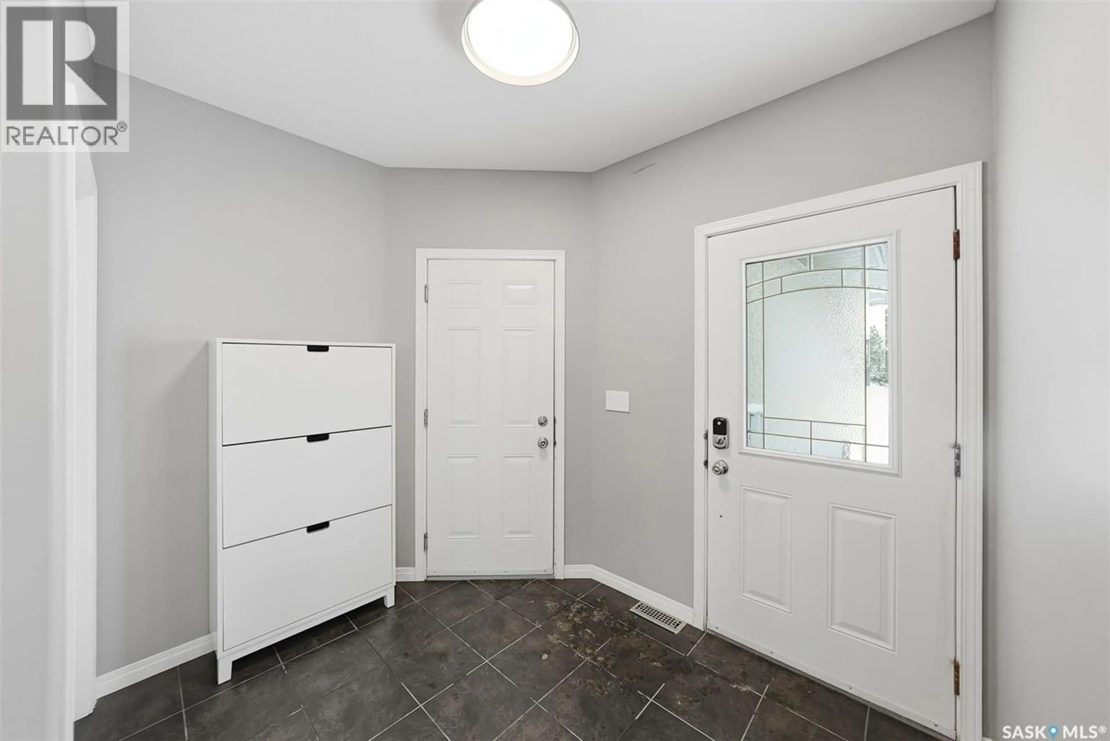 Indoor entryway for 723 SUTTER CRESCENT, Saskatoon Saskatchewan S7T0R4