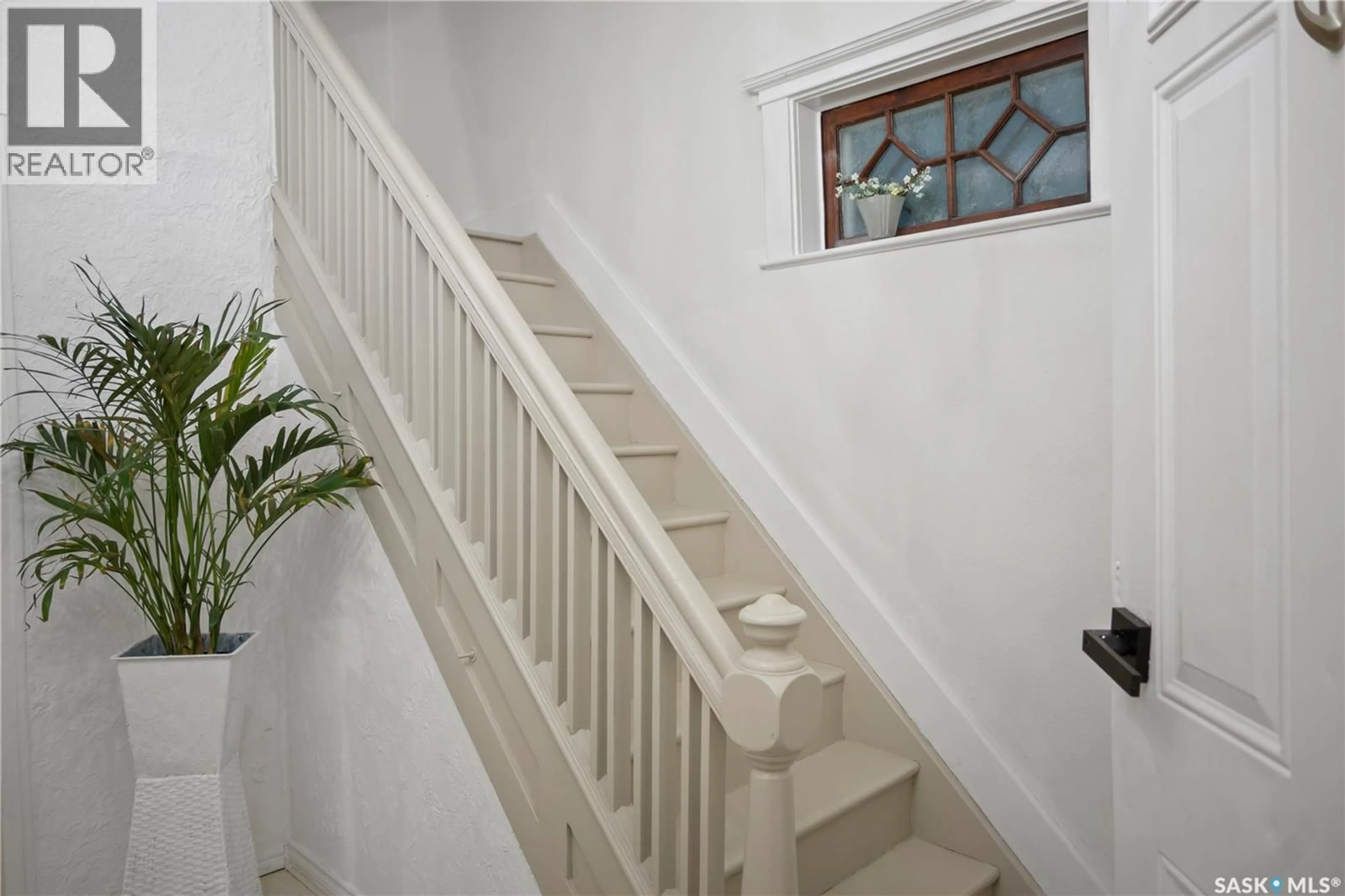 Stairs for 1124 VICTORIA AVENUE, Regina Saskatchewan S4P0N7